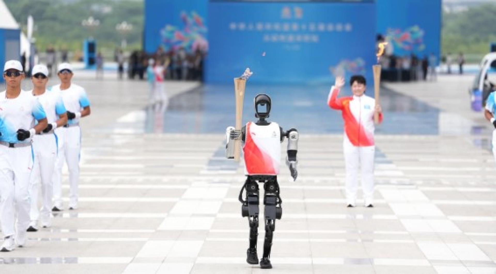 “夸父”任深圳站火炬手。