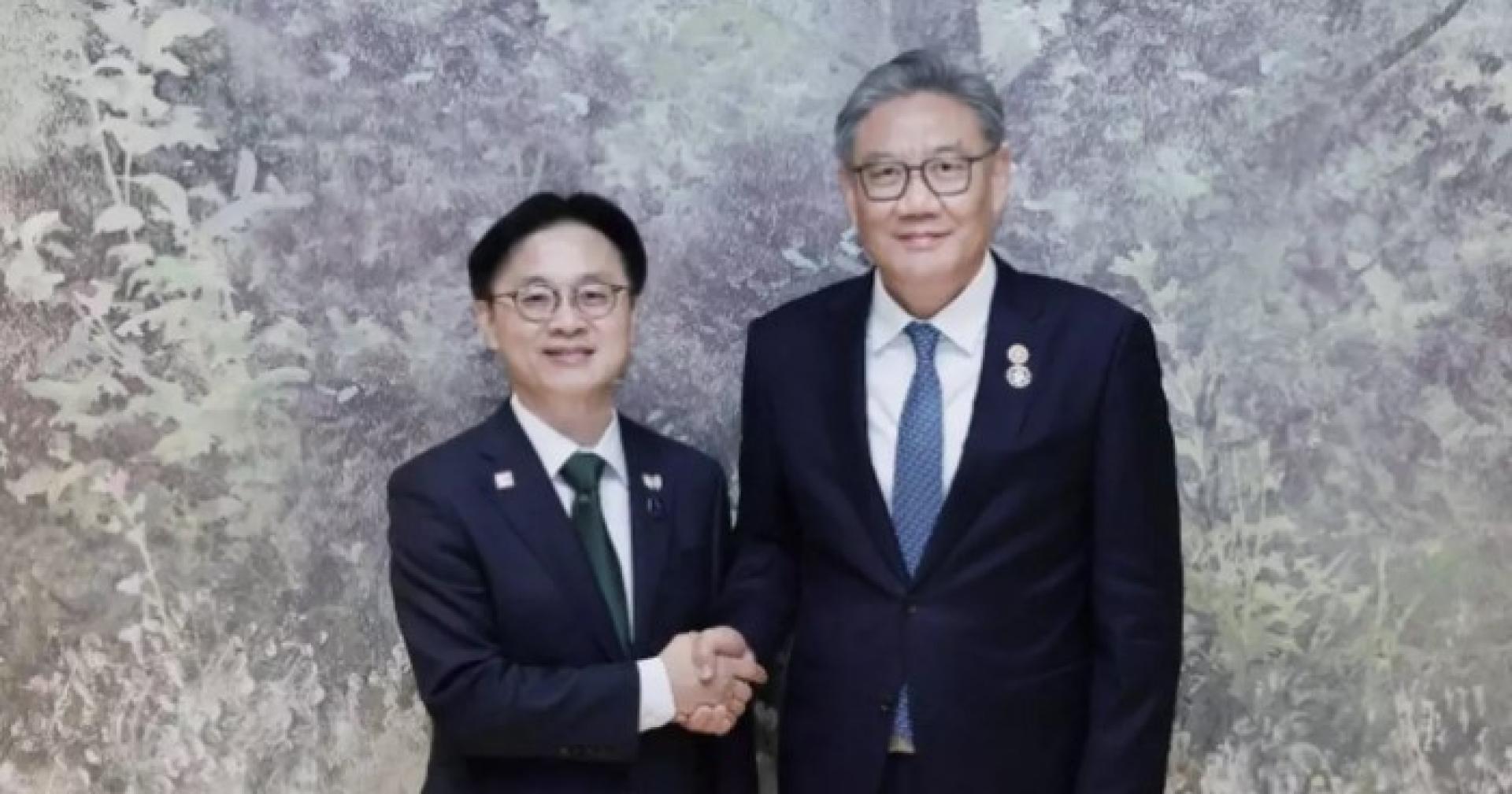 王文涛晤韩国产业通商部长官金正官共商维护产供链稳定。