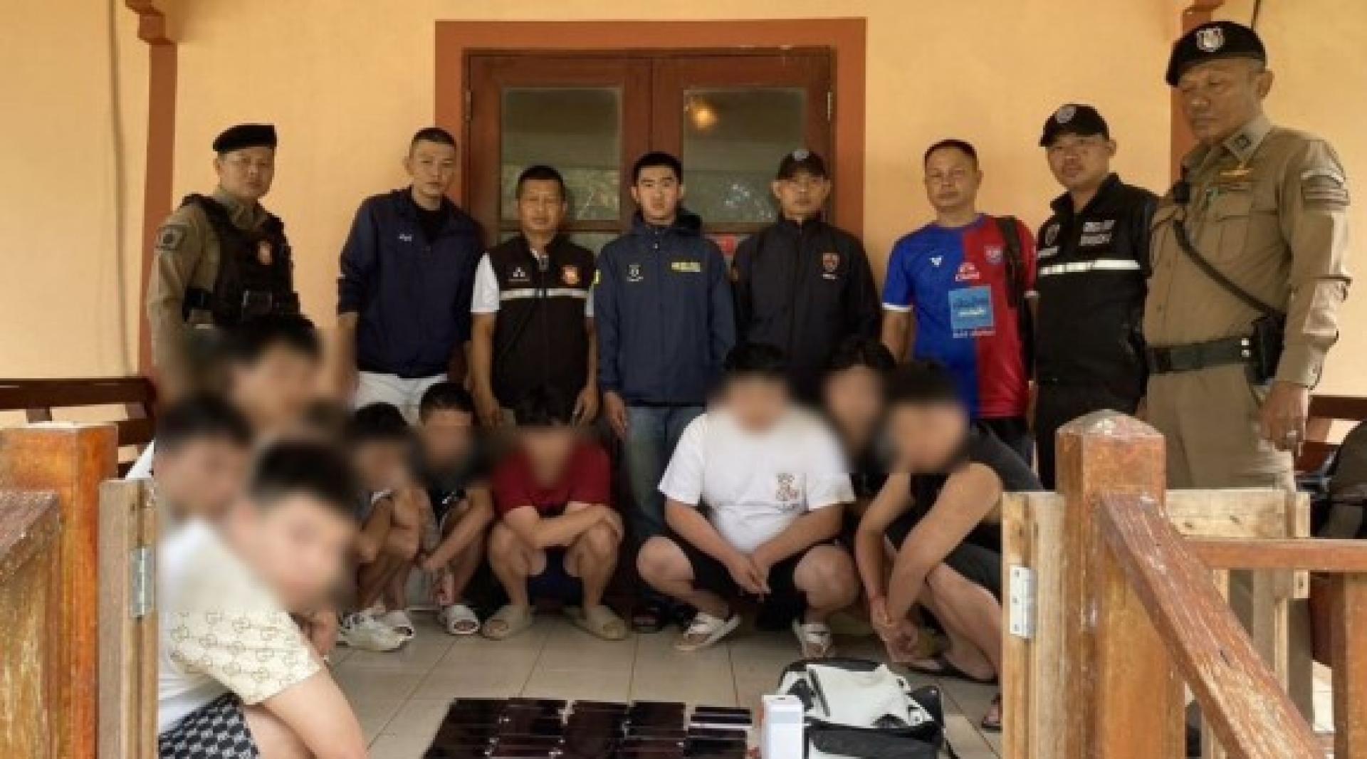 9名中国人均无法出示任何身份证件或护照。