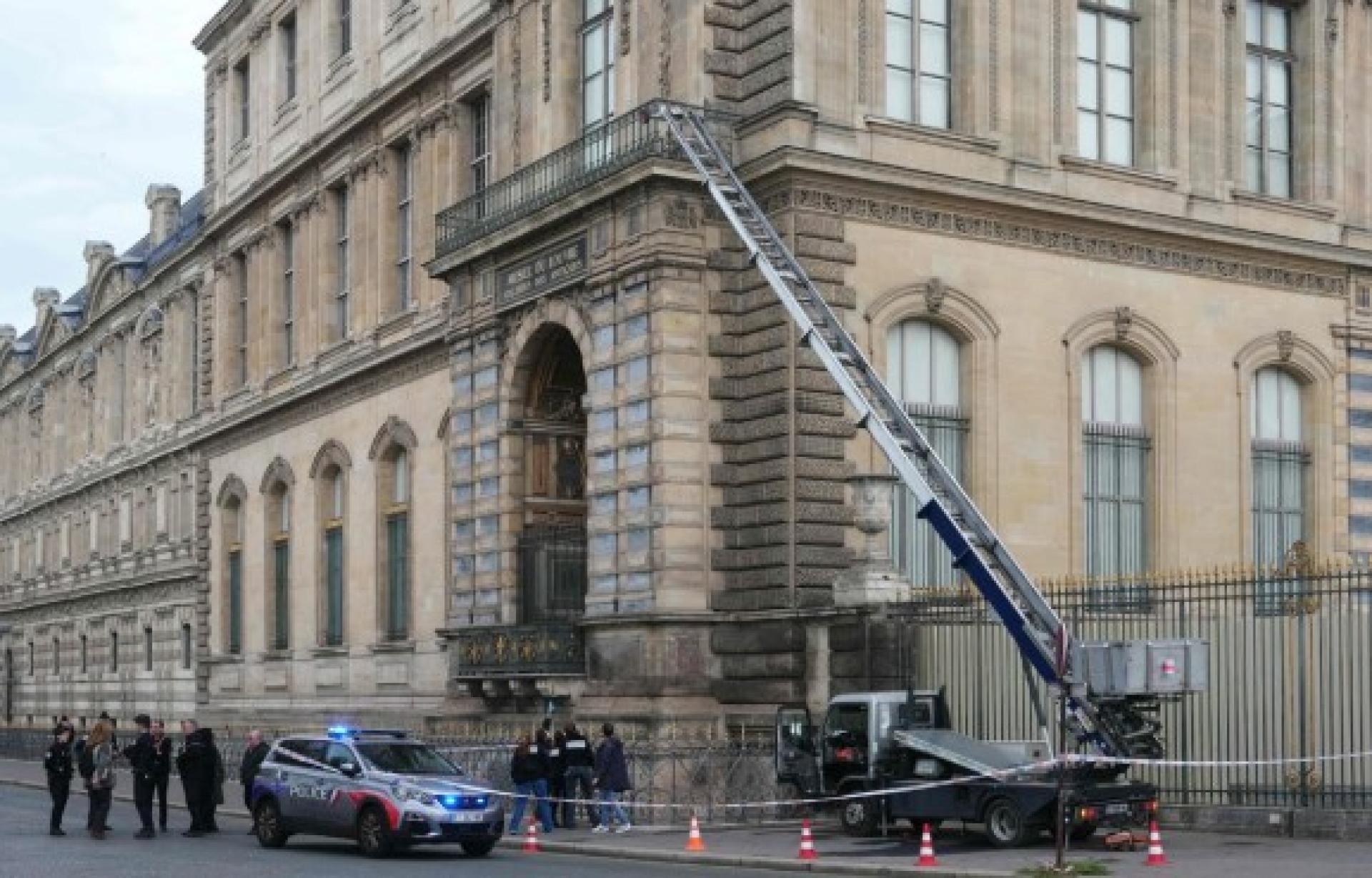 卢浮宫博物馆发生珠宝劫案，整个过程仅持续不到7分钟。