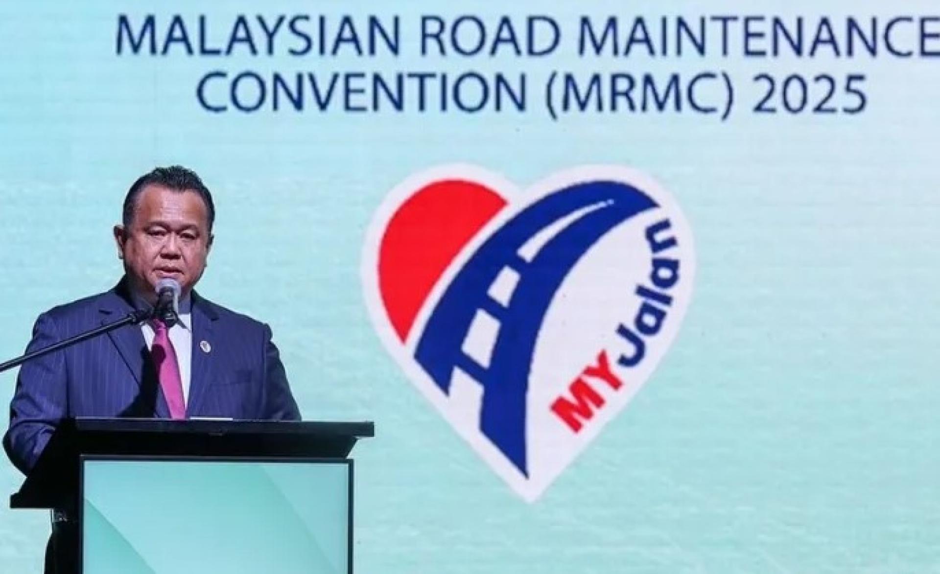 南达于2025年11月3日在吉隆坡马来西亚国际贸易与展览中心举行的“东盟道路与交通科技博览会”及“马来西亚道路养护大会”开幕礼上发表讲话。