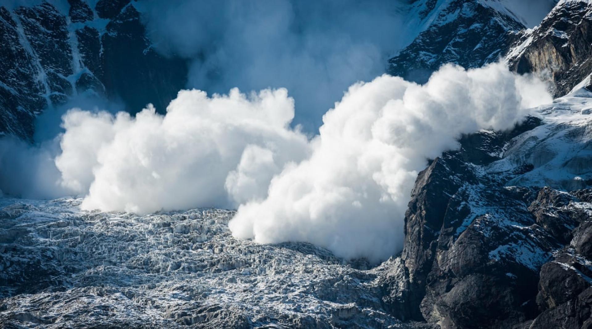 雪崩造成至少7人遇难。