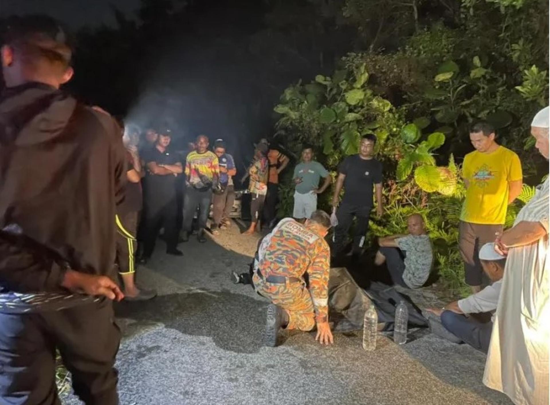 搜救队于2025年11月4日在马当天猛公河寻获死者遗体。