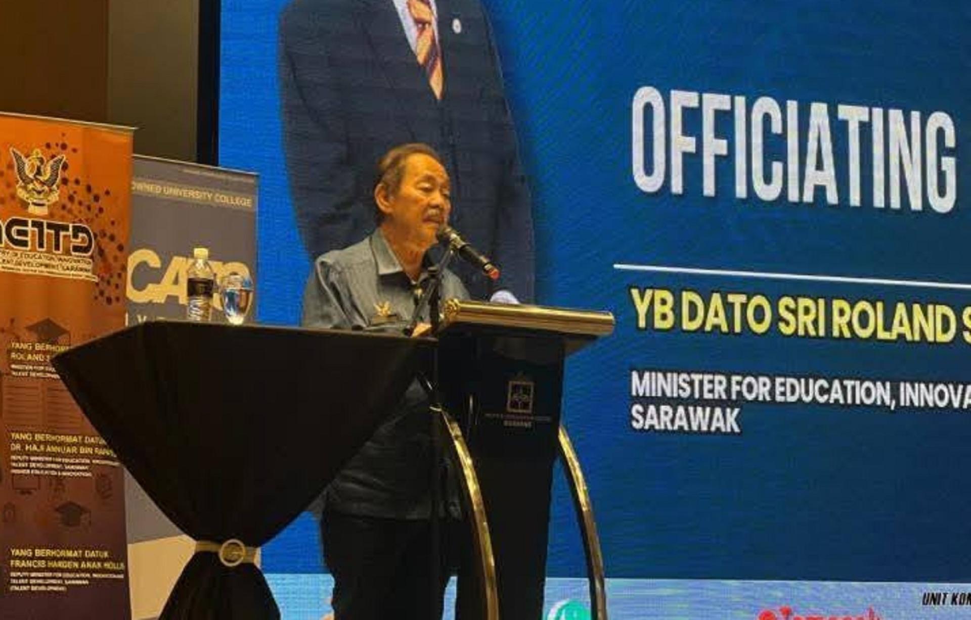 拿督斯里罗伦沙加在简报会上发言。