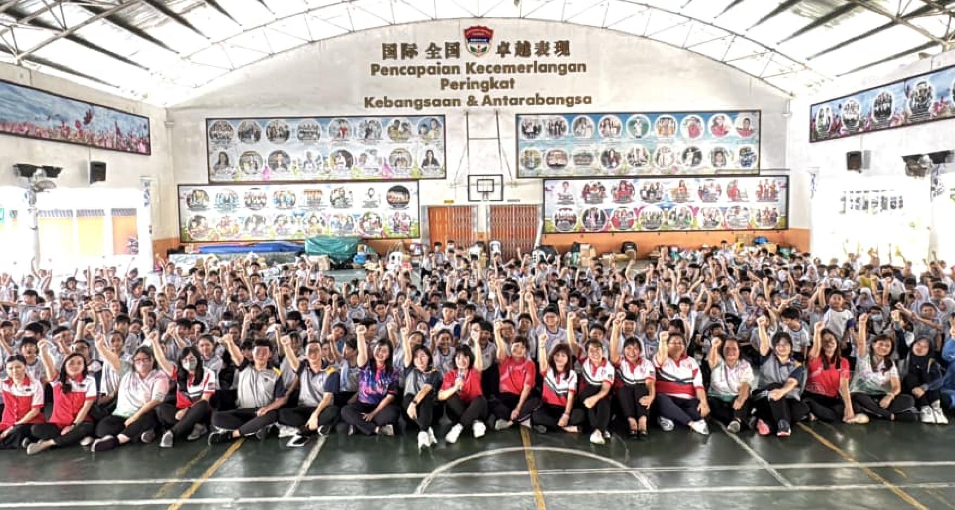 美公的老师和宝贝们元气满满，为《美公闪耀80》文娱晚会加油呼吁，一起期待精彩登场。