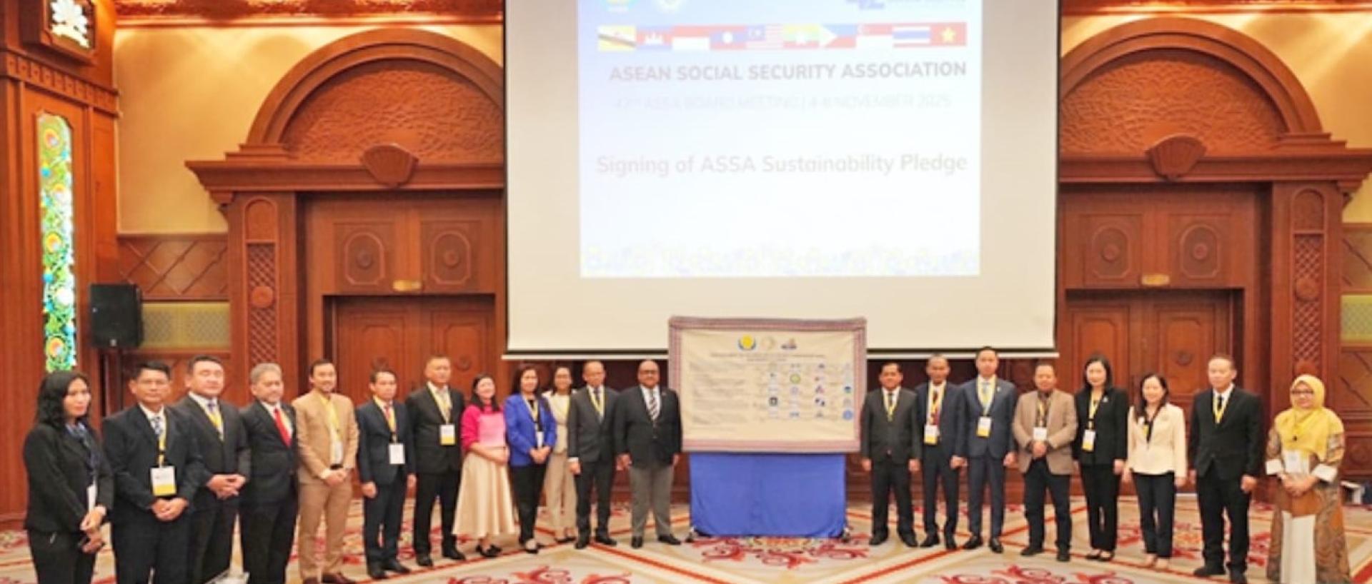 第42届东盟社会保障协会理事会议成员合影