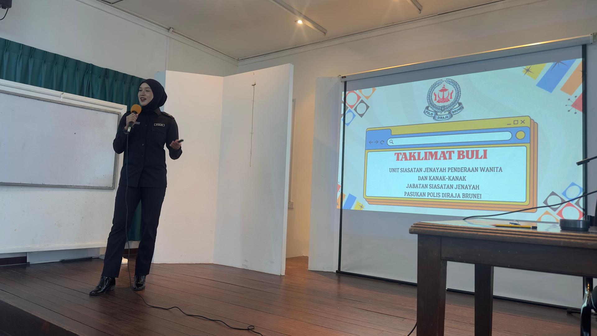 网络犯罪调查处官员主持简报会