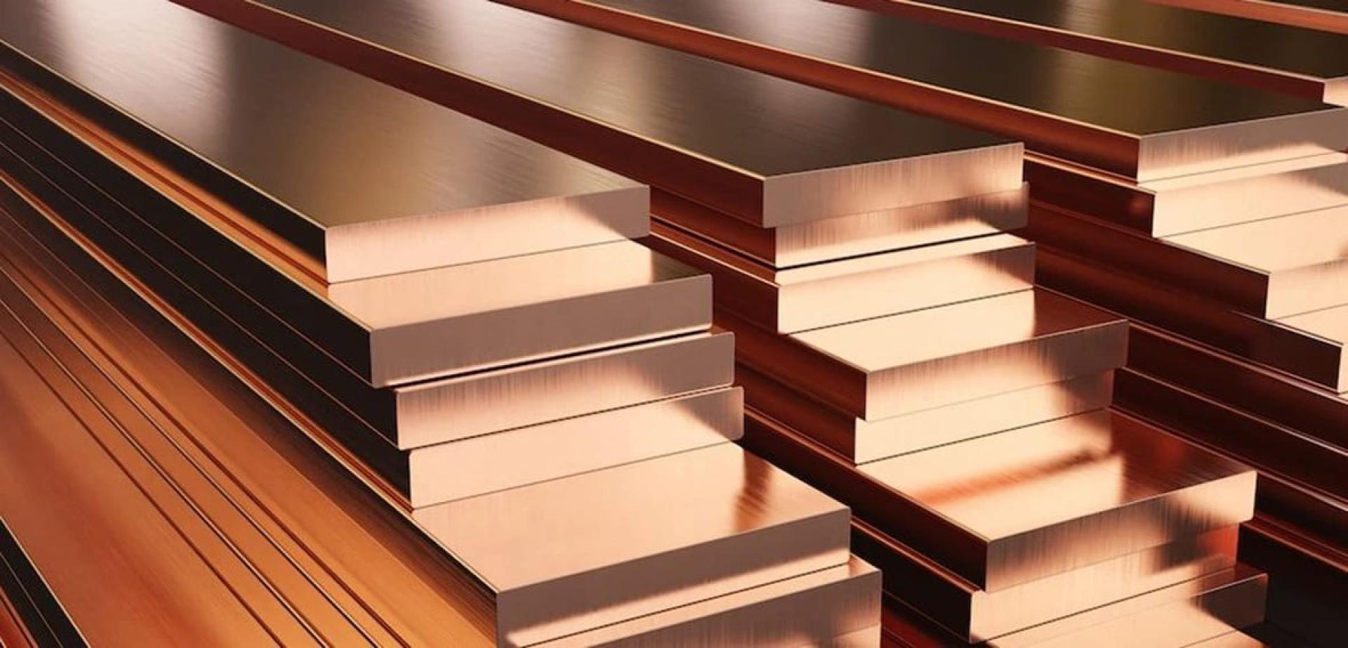 美国政府6日把对电动车、电网、数据中心至关重要的铜银等10种矿产列入关键矿产清单。