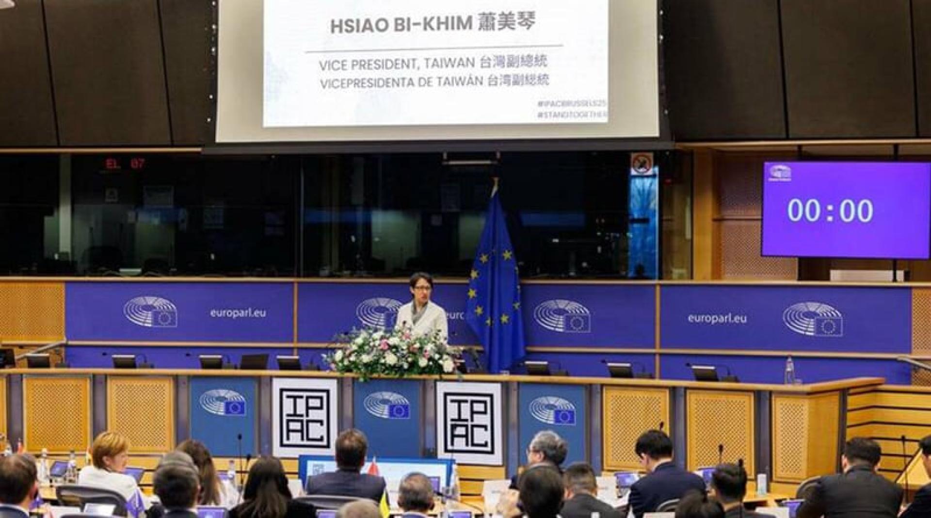 萧美琴以“台湾：动荡世界中值得信赖的伙伴”为题发表演说。