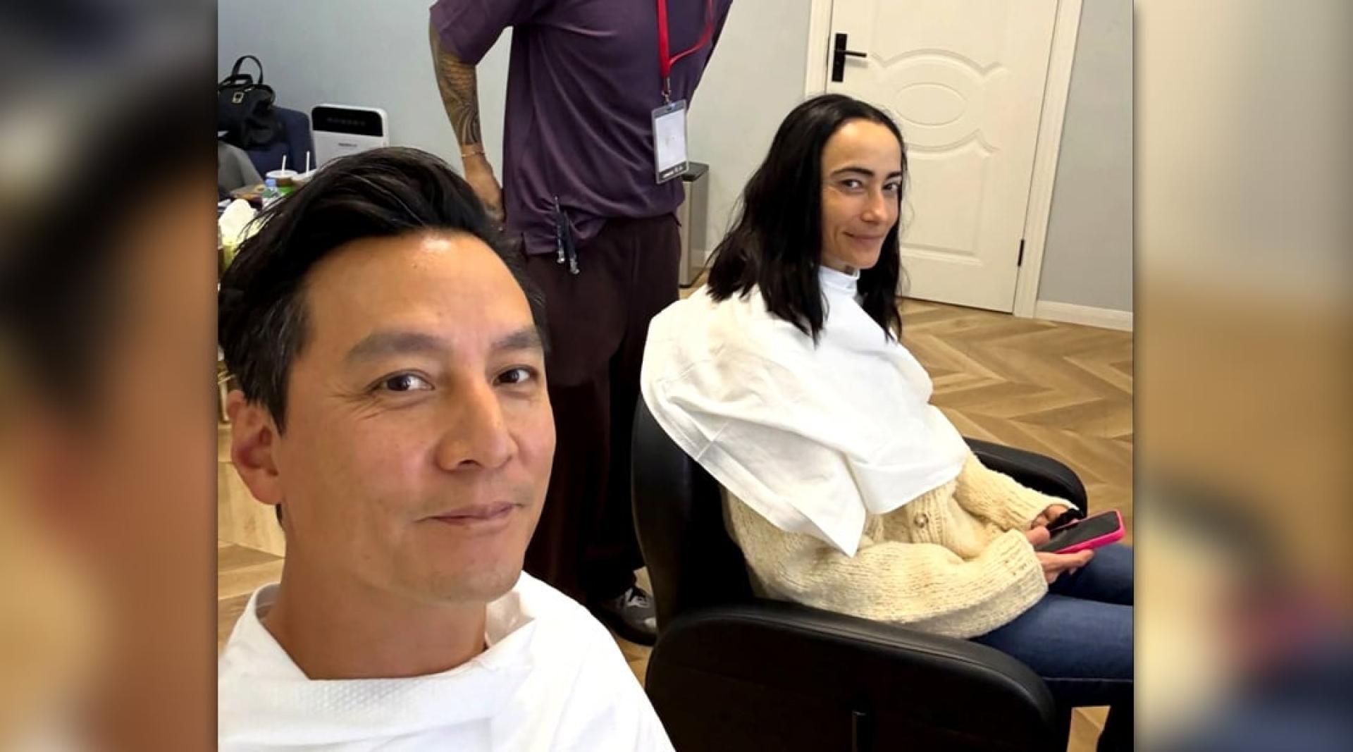 吴彦祖6日在IG分享与太太的新照片，Lisa像戴长发的吴彦祖。