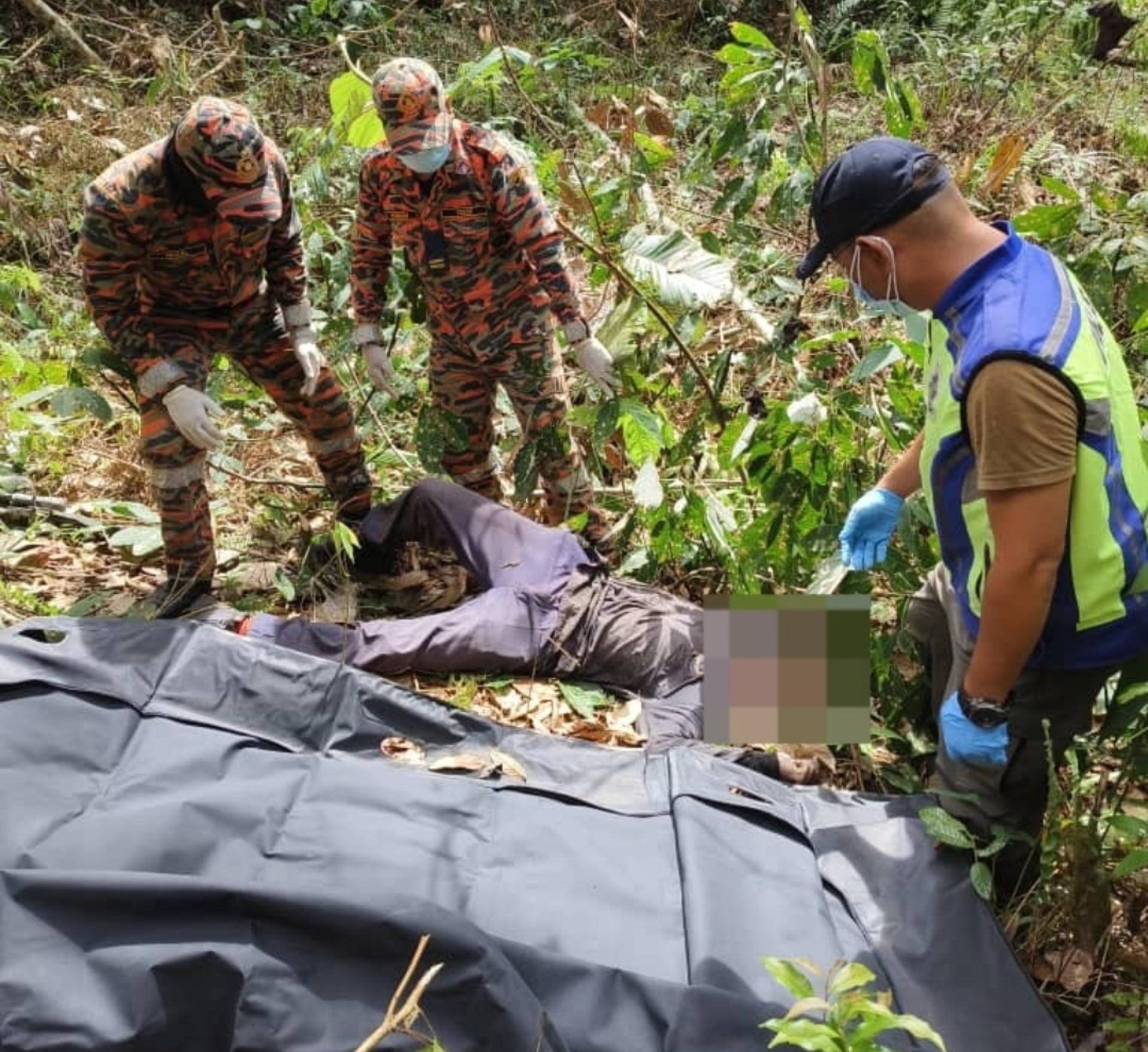 男子被发现死於榴莲园中。