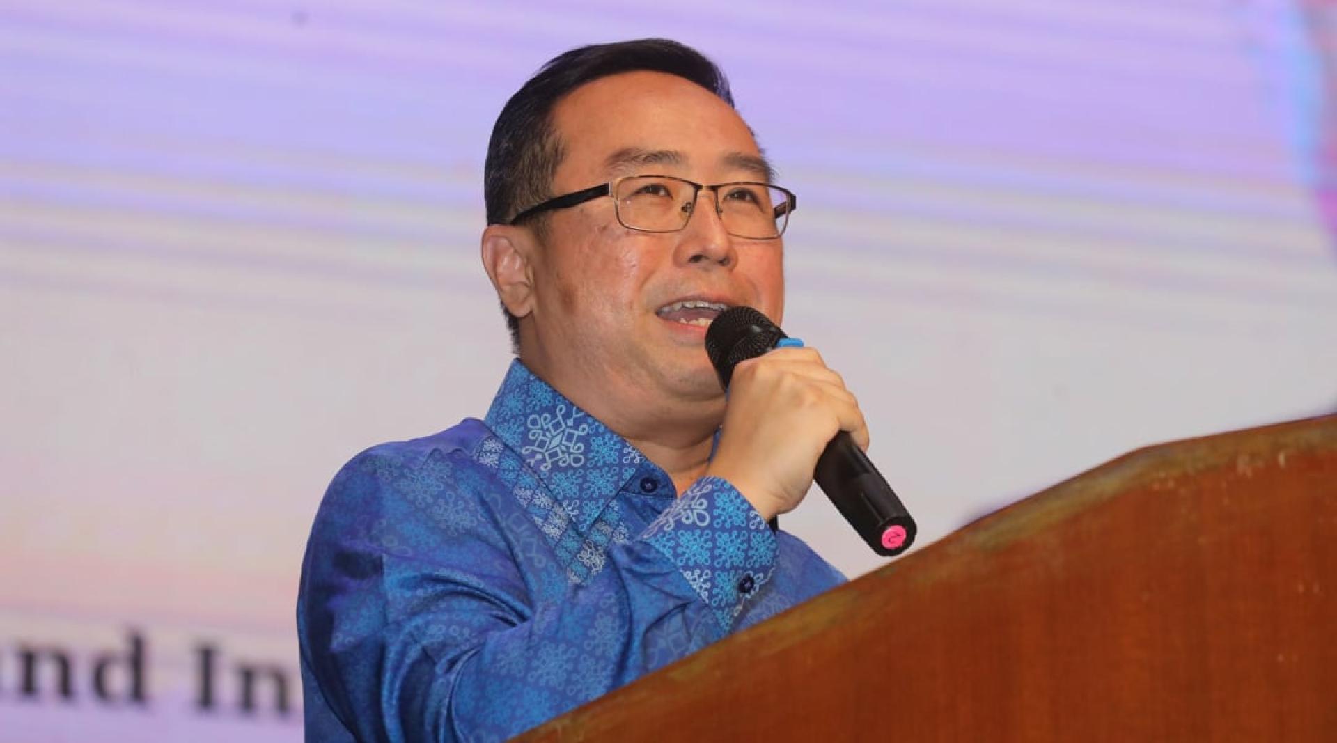 郑立慷希望，我国能拟定完善的中下游发展策略，开拓一条完整的产业链，让我国蕴藏的丰富稀土，发挥最高效的价值。