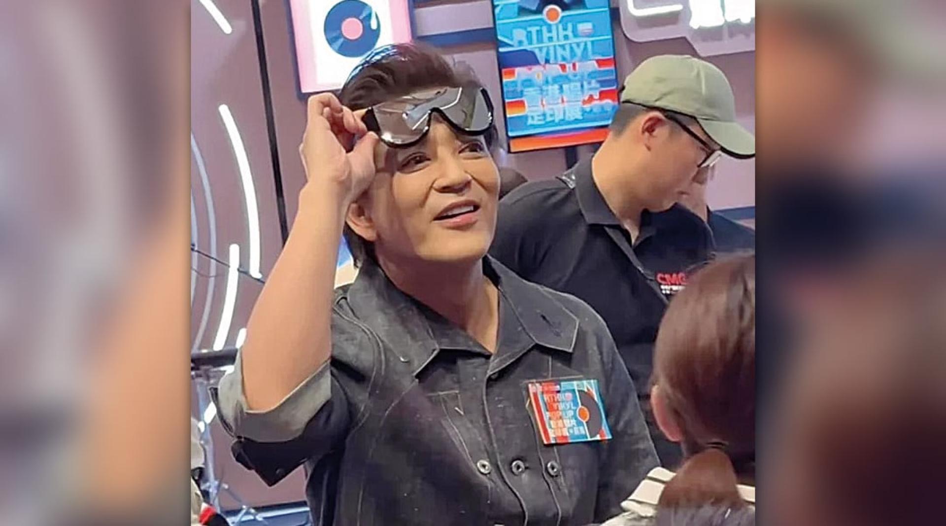 陈晓东日前现身，摘下墨镜让人吓一跳。