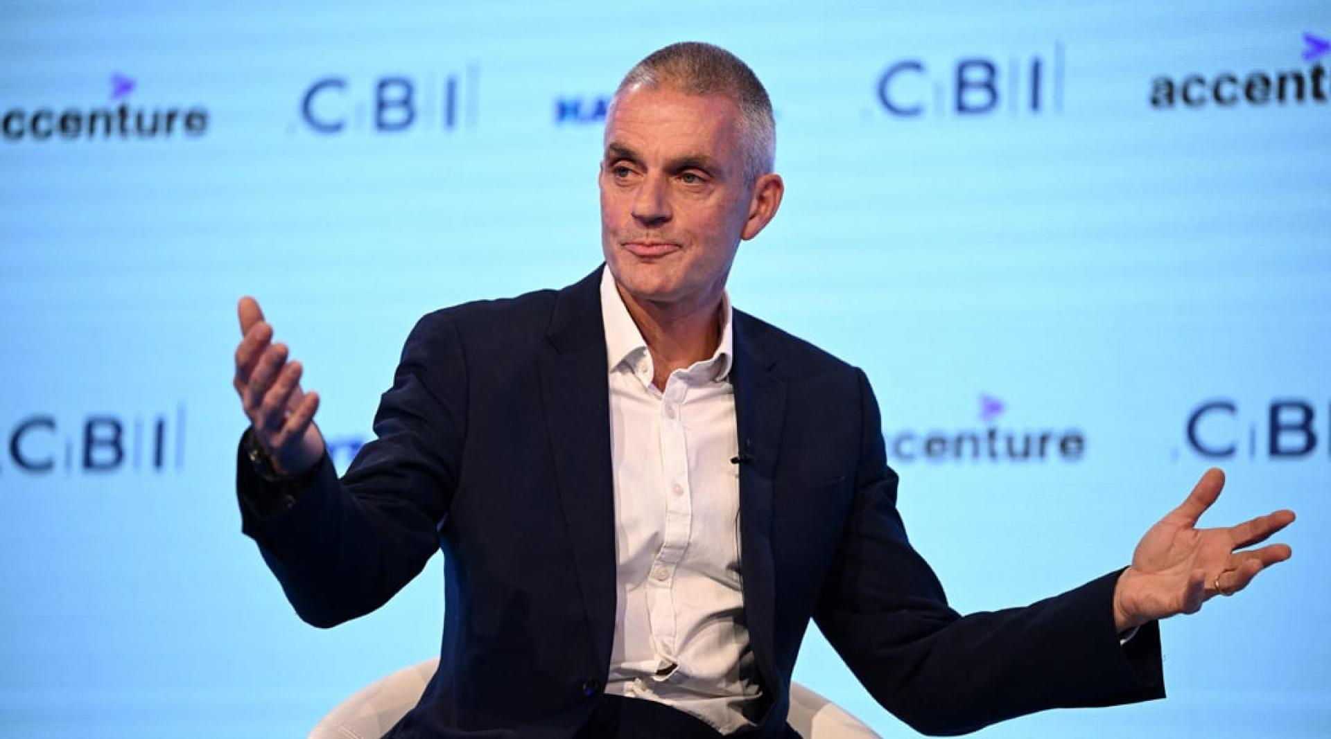 戴维宣布辞职。