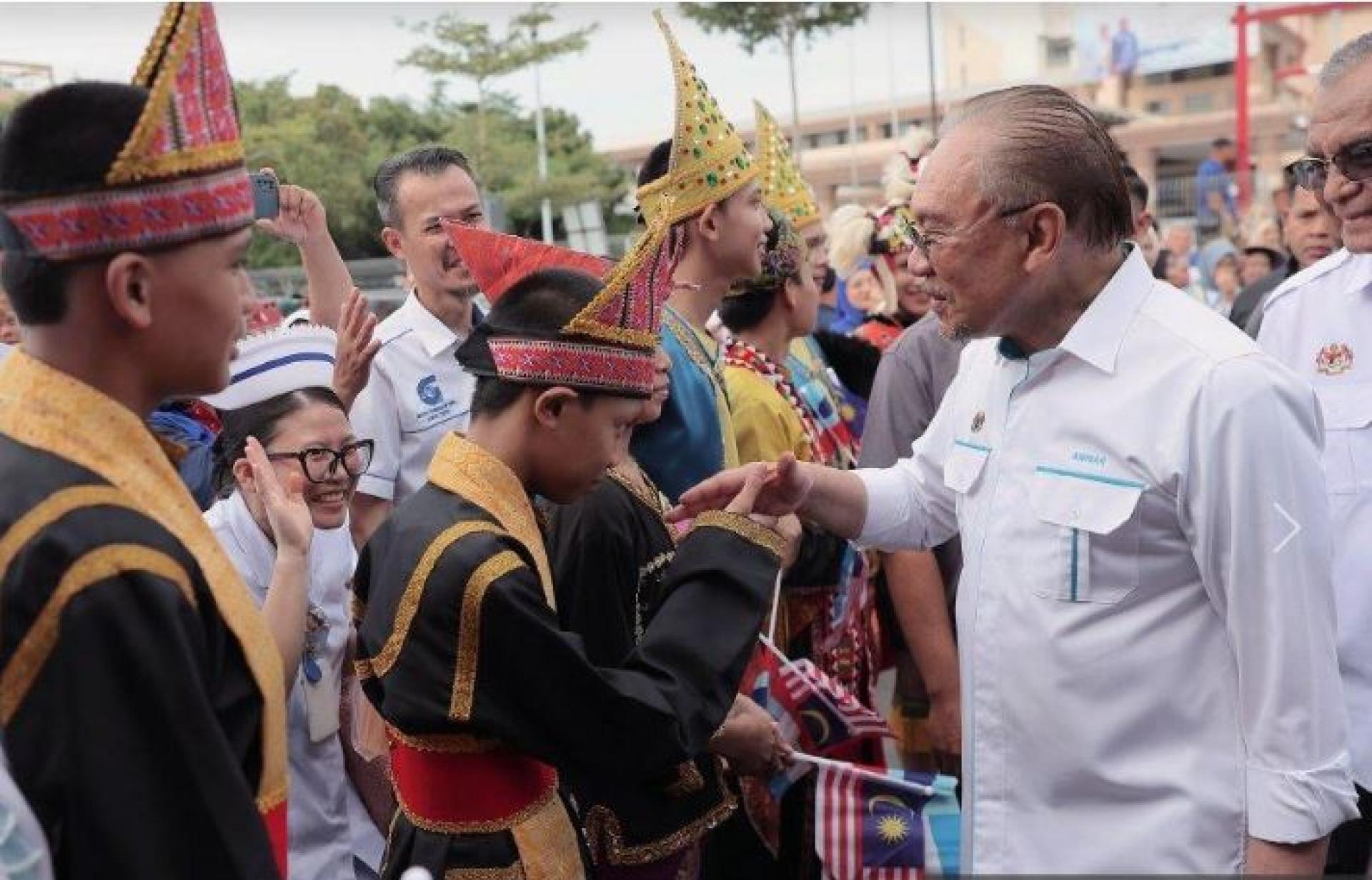 Perdana Menteri Datuk Seri Anwar Ibrahim hadir pada Majlis Peluncuran Blok Bangunan Baharu Hospital Tawau hari ini. Turut bersama Menteri Kesihatan Datuk Seri Dr Dzulkefly Ahmad.