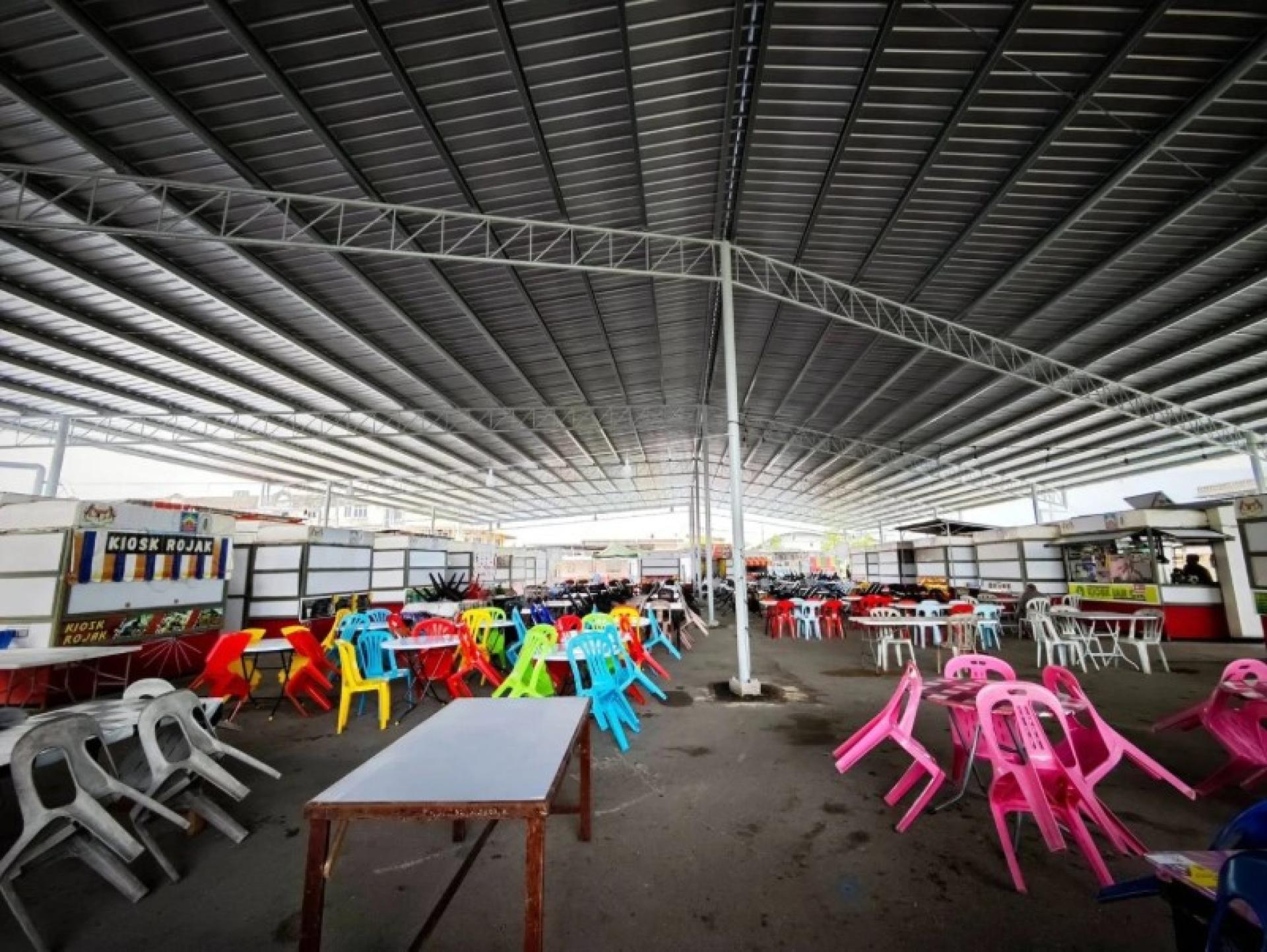 泗里街美食广场升级后的新景象，该广场是城市发展计划下翻新的三处公共中心之一。