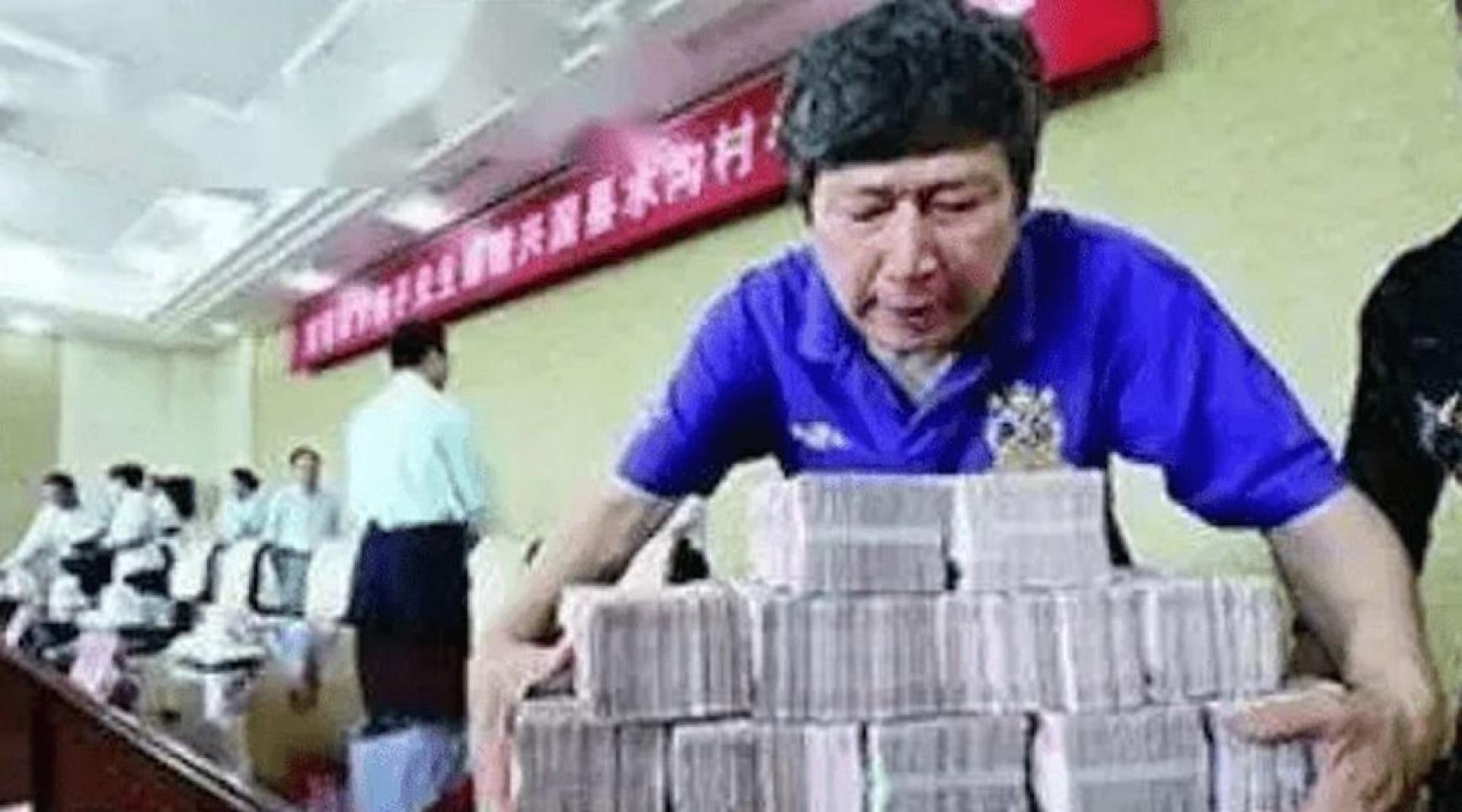 李春平热心公益捐款，曾被誉为“大陆第一慈善家”。