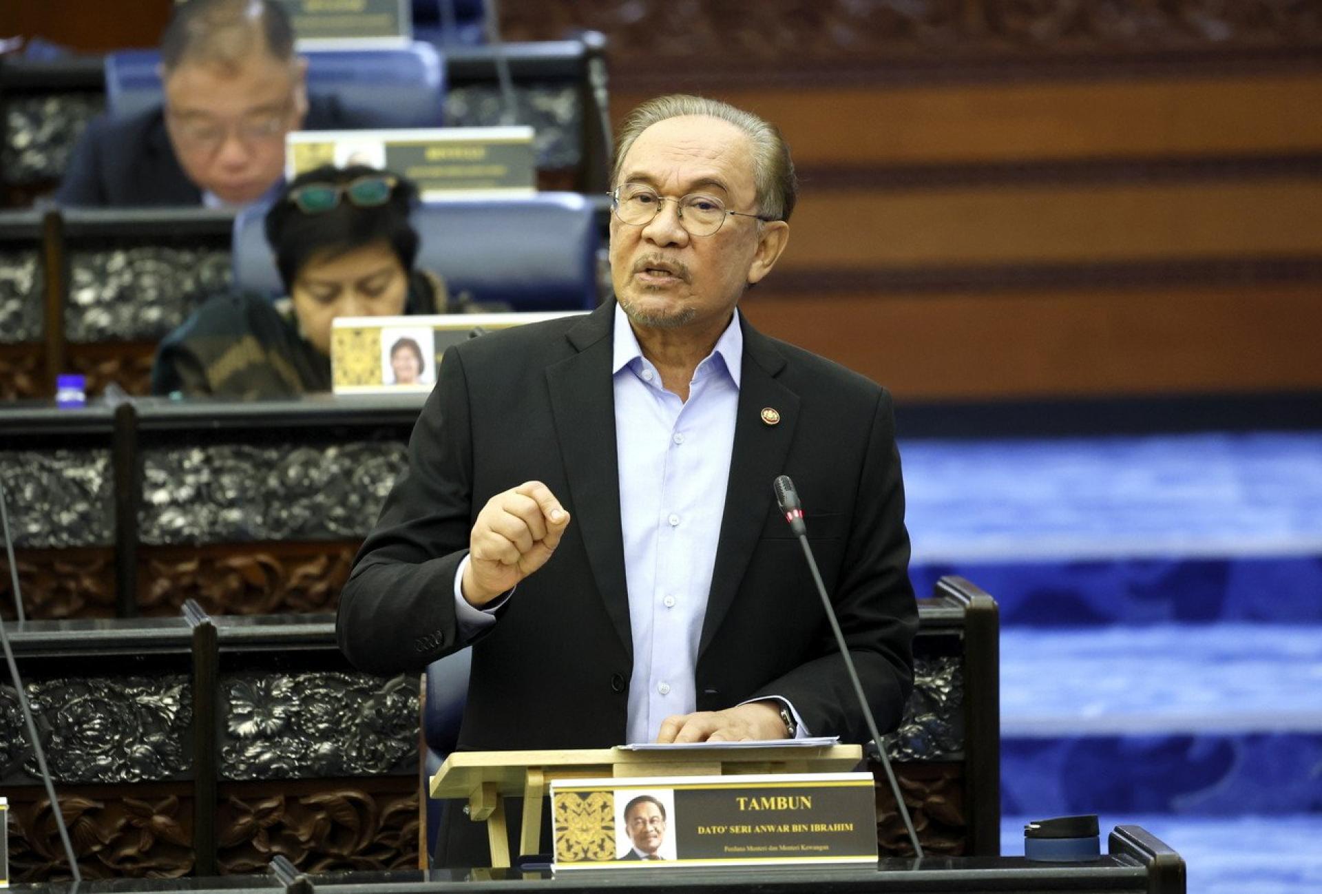 安华：目前令吉兑美元汇率升至4令吉16仙，成为亚洲表现最佳的货币。