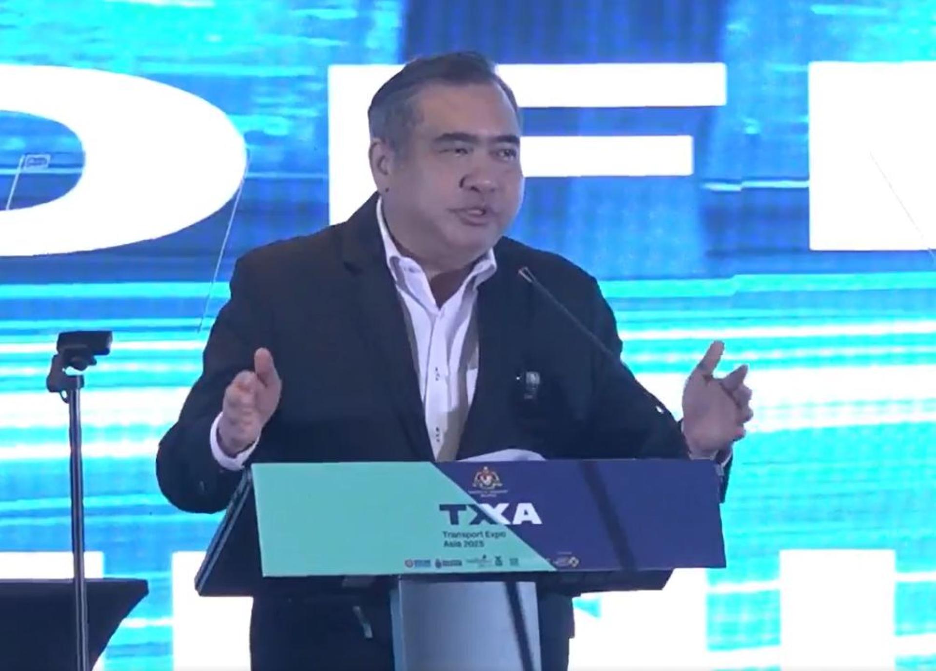 陆兆福：今年是亚洲交通博览会的开端，我们首次将其引入交通运输业，从明年起，我们将每两年举办一次这大型博览会。