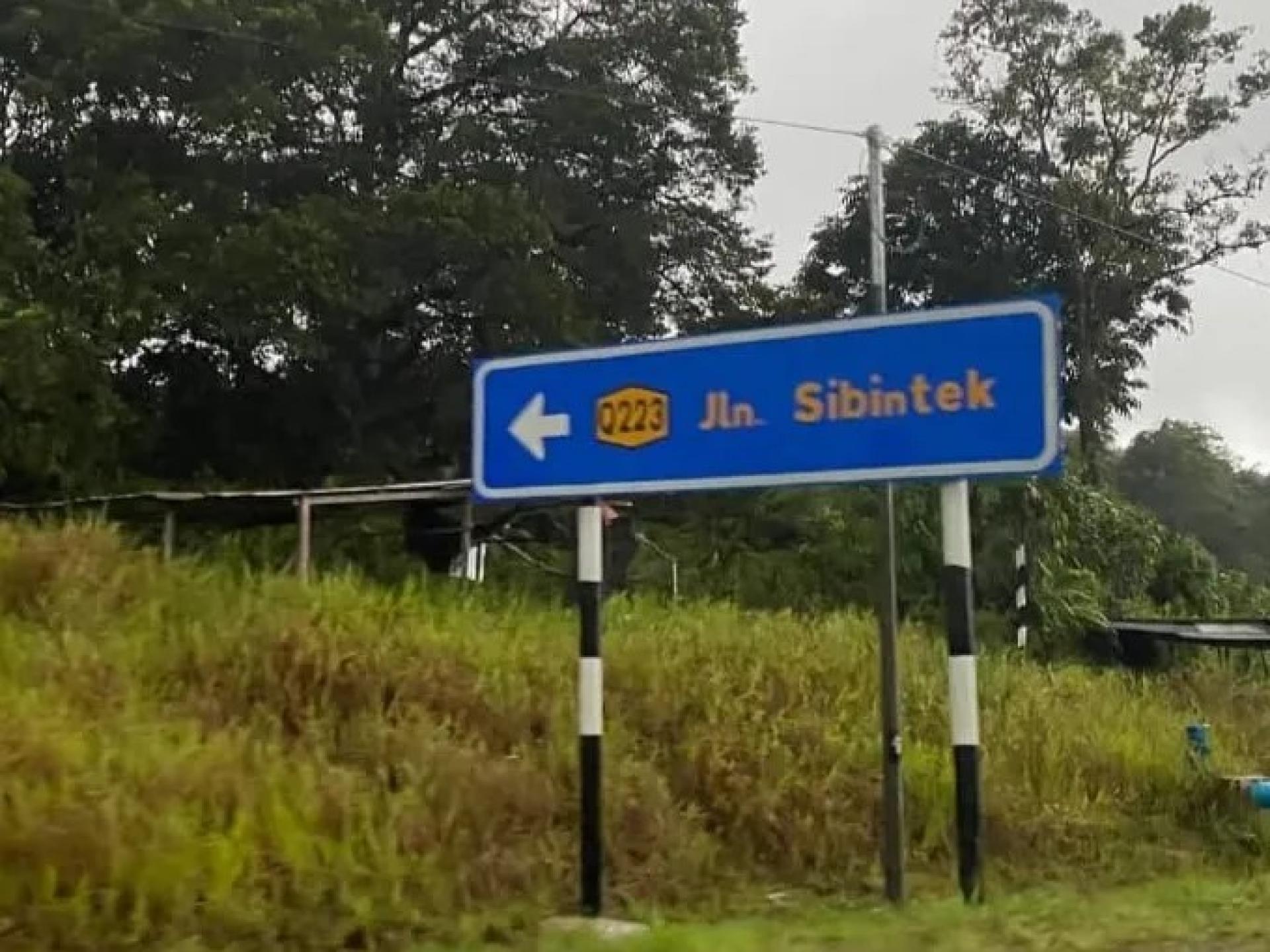 西宾特克居民对该地区持续的供水中断表达关切。