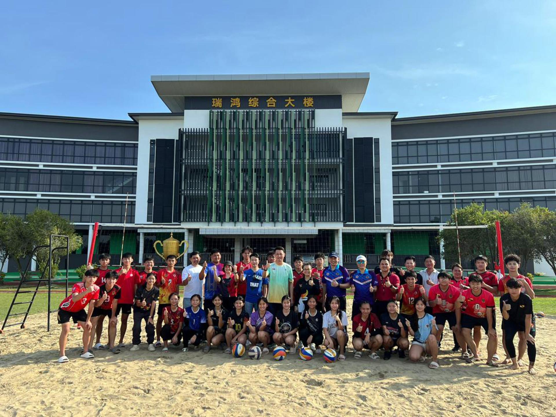 廉律中学于今年顺利在校园内举办“全砂20岁沙滩排球赛”，并吸引全砂各地的各排球好手齐聚廉中。