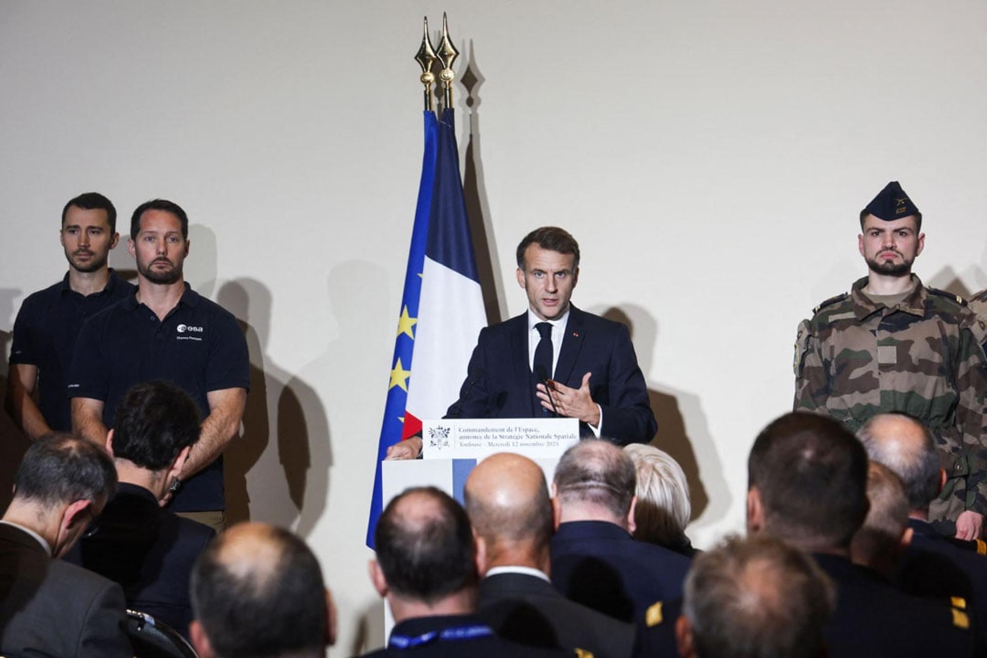 马克宏认为，当下的战争已在太空展开，未来的战争将从太空开始。