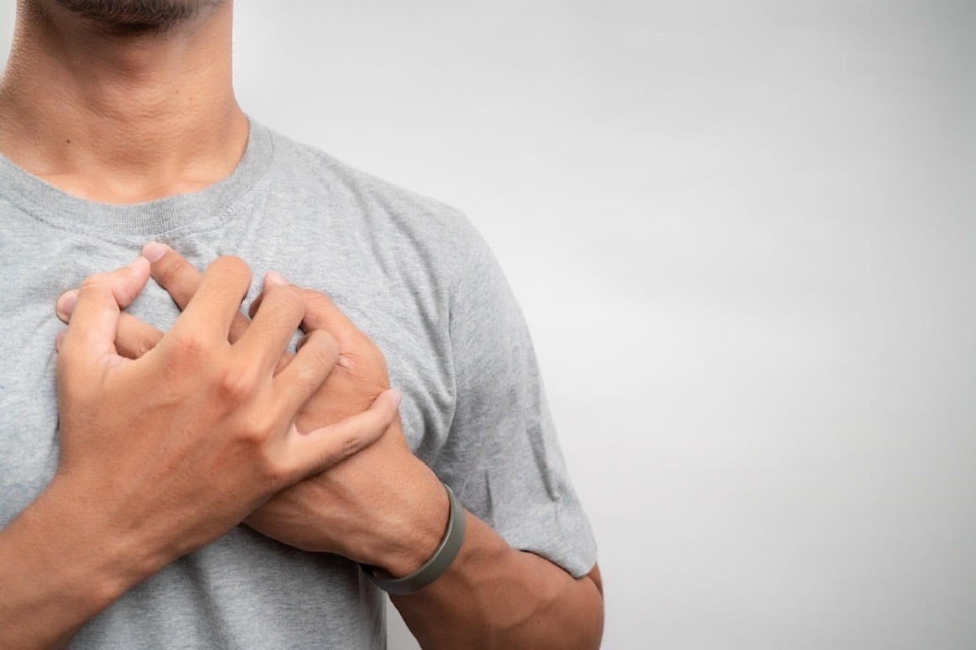 专家指出，大部分人是在出现心脏病发作、中风或在例行验血时，才惊觉自己患有心脏疾病。