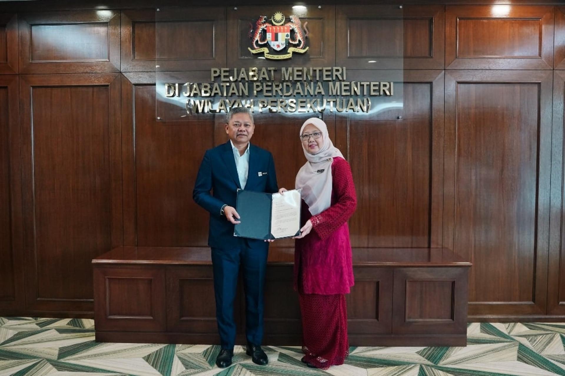 布城机构主席拿督法伦已获国家元首苏丹依布拉欣御准成为吉隆坡新任市长，任期将从11月15日起正式生效。