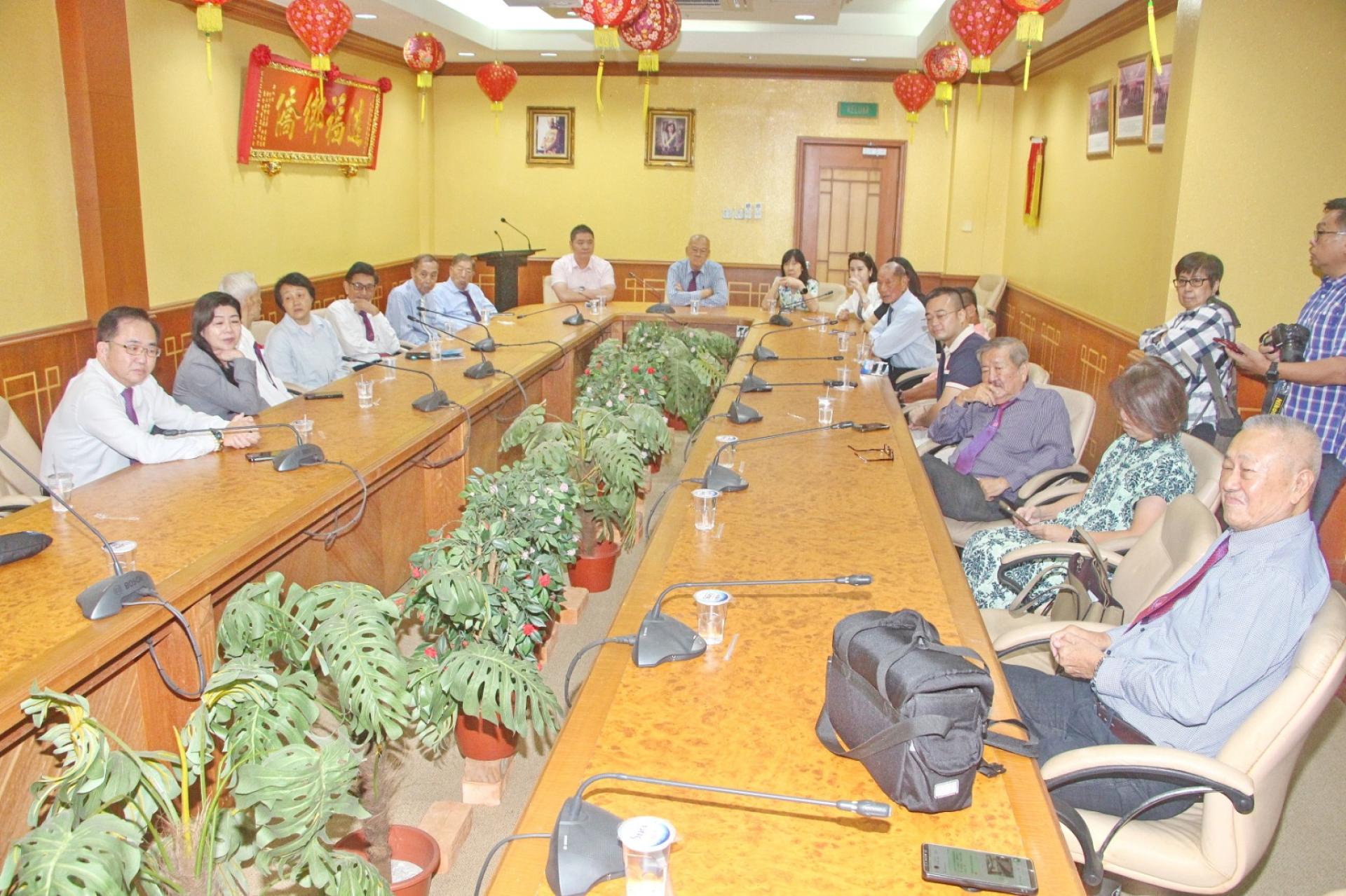 双方进行交流时。