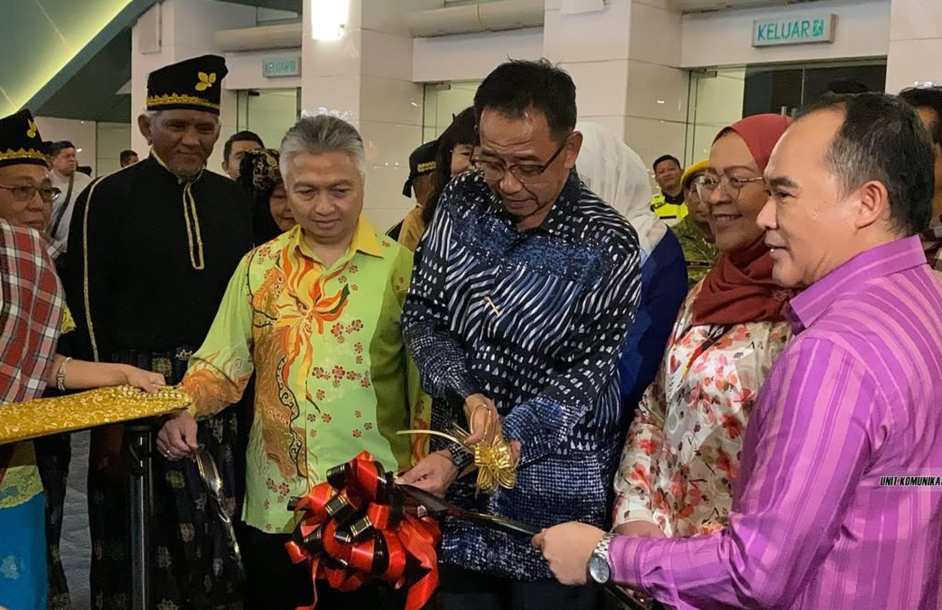 拿督斯里阿都卡林为赛事主持开幕。