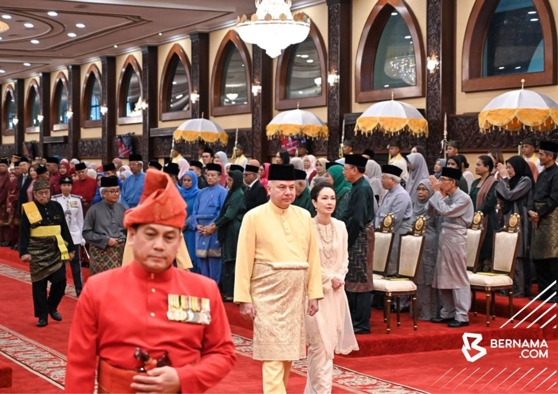 配合霹雳州苏丹纳兹林沙69岁华诞，周六在江沙依斯干达利亚王宫举行次轮册封仪式。