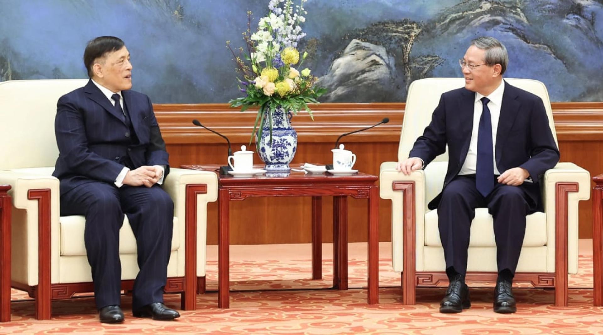 中国国务院总理李强在北京人民大会堂会见来华进行国事访问的泰国国王哇集拉隆功。（图：新华社）