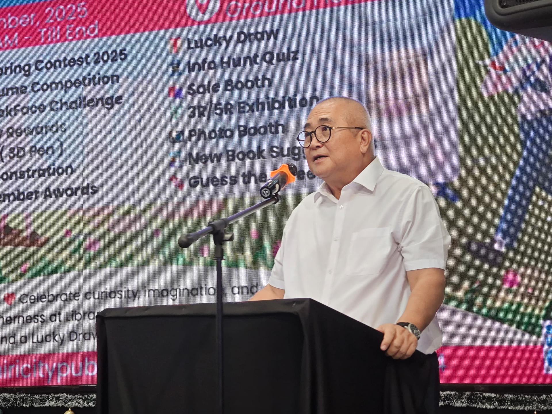 美里市长俞小珊为“图书馆与社区日”主持开幕致词。