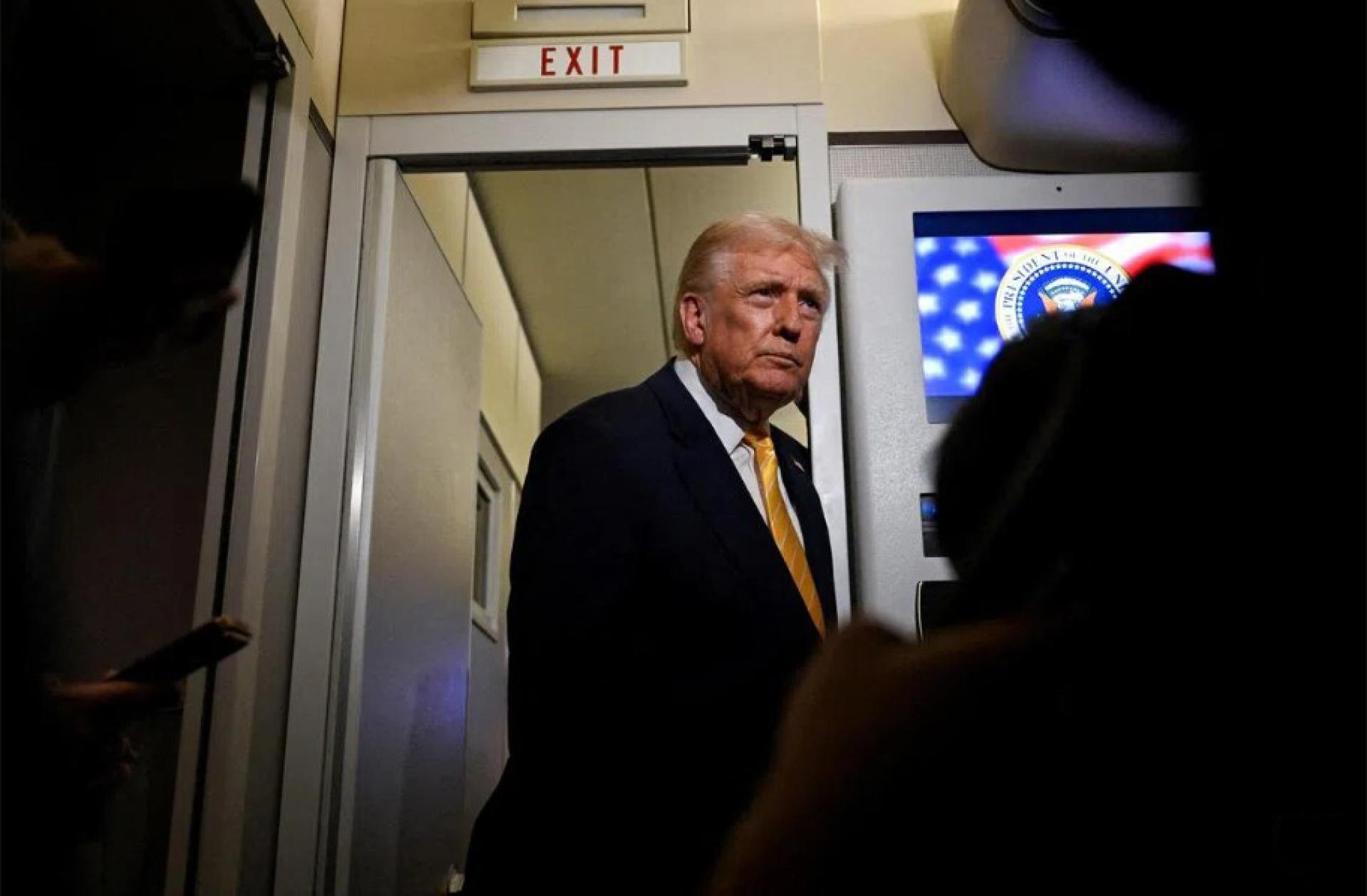 美国总统特朗普星期五（11月14日）在总统专机空军一号上告诉媒体，他已和泰柬两国领导人通电，并以关税为威胁阻止两国冲突升级。