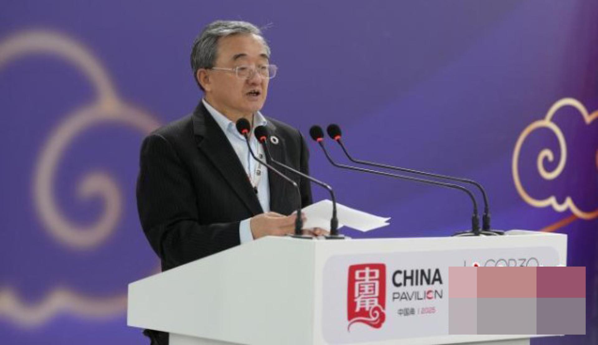 图为中国气候变化事务特使刘振民发表致辞。