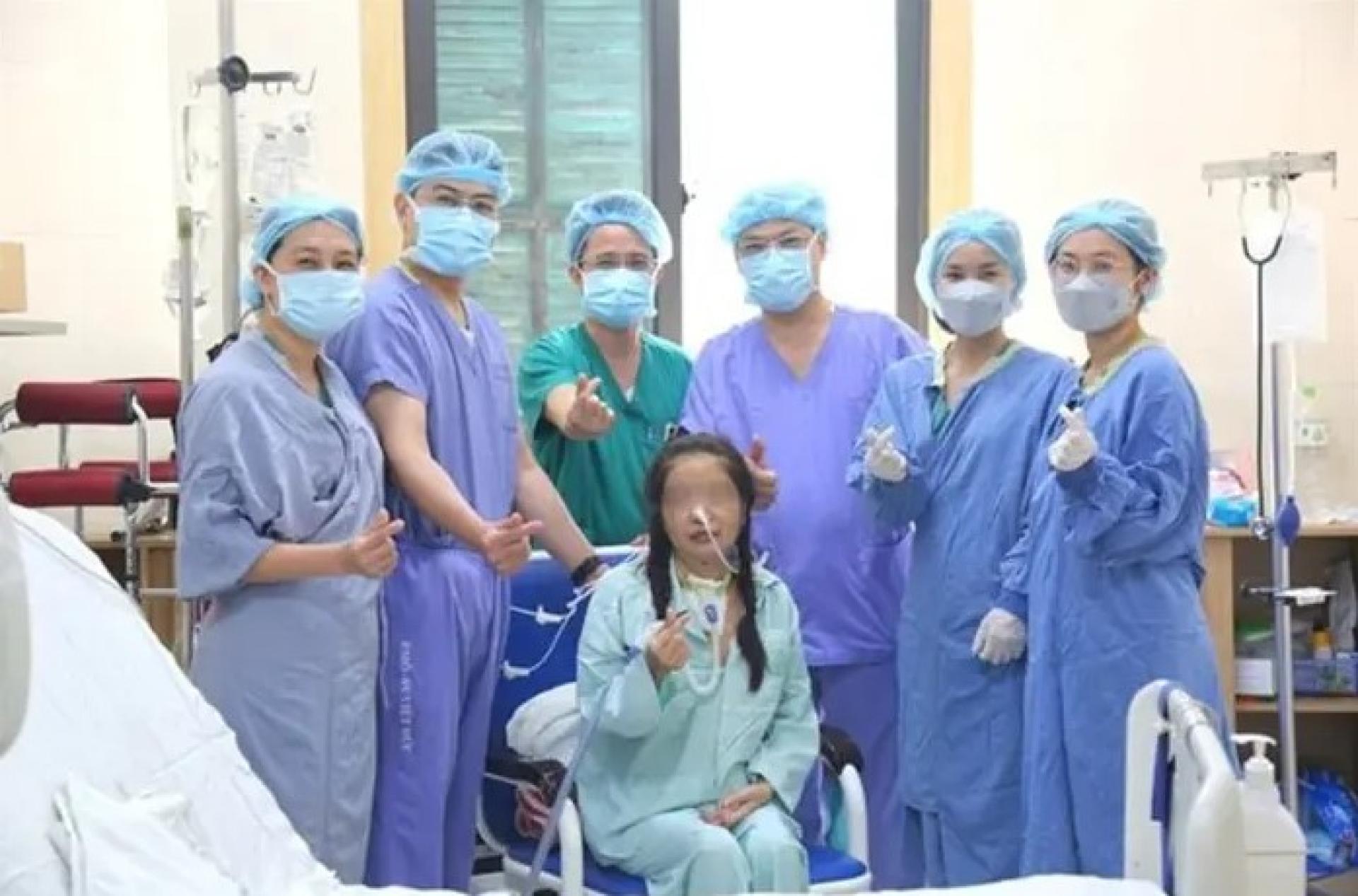 2025年8月中旬，越德大学医院宣布，其医疗团队成功完成越南首例心肺联合移植手术。