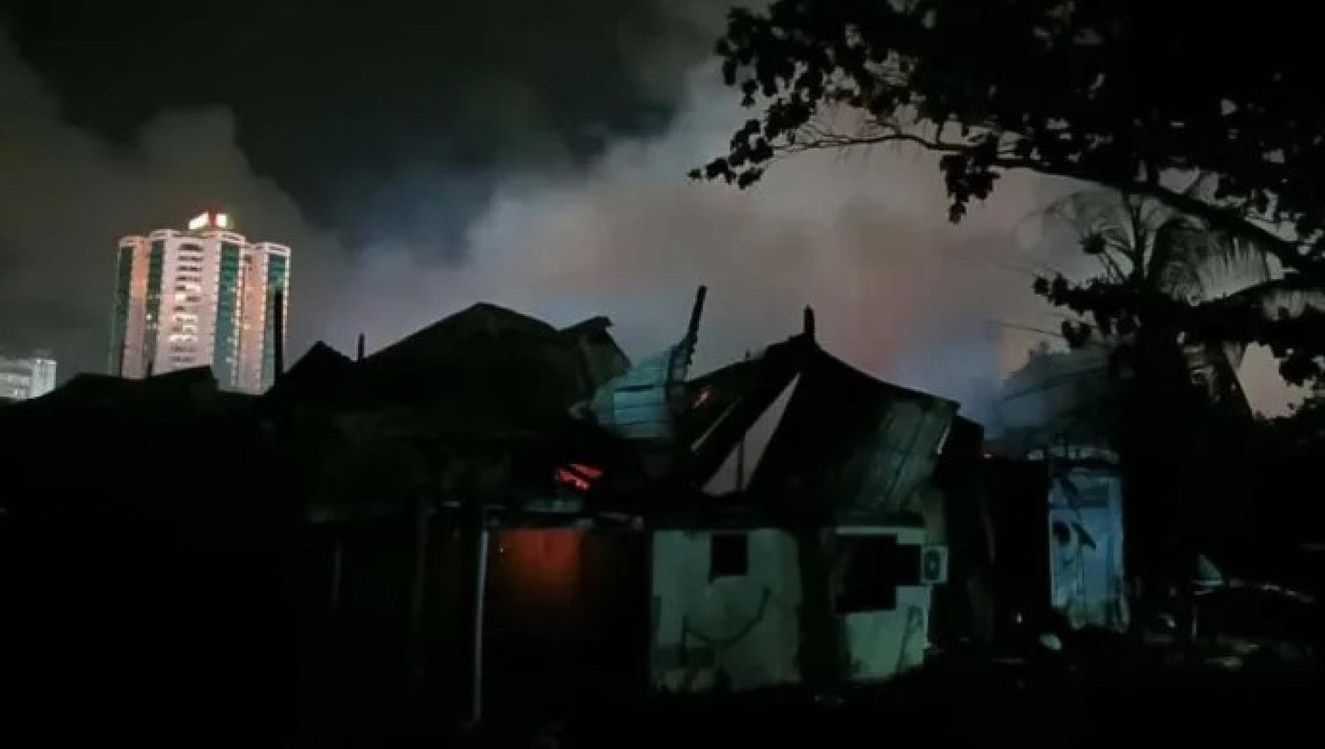 2025年11月15日，甘榜威尔乐斯其中一间受损住家。