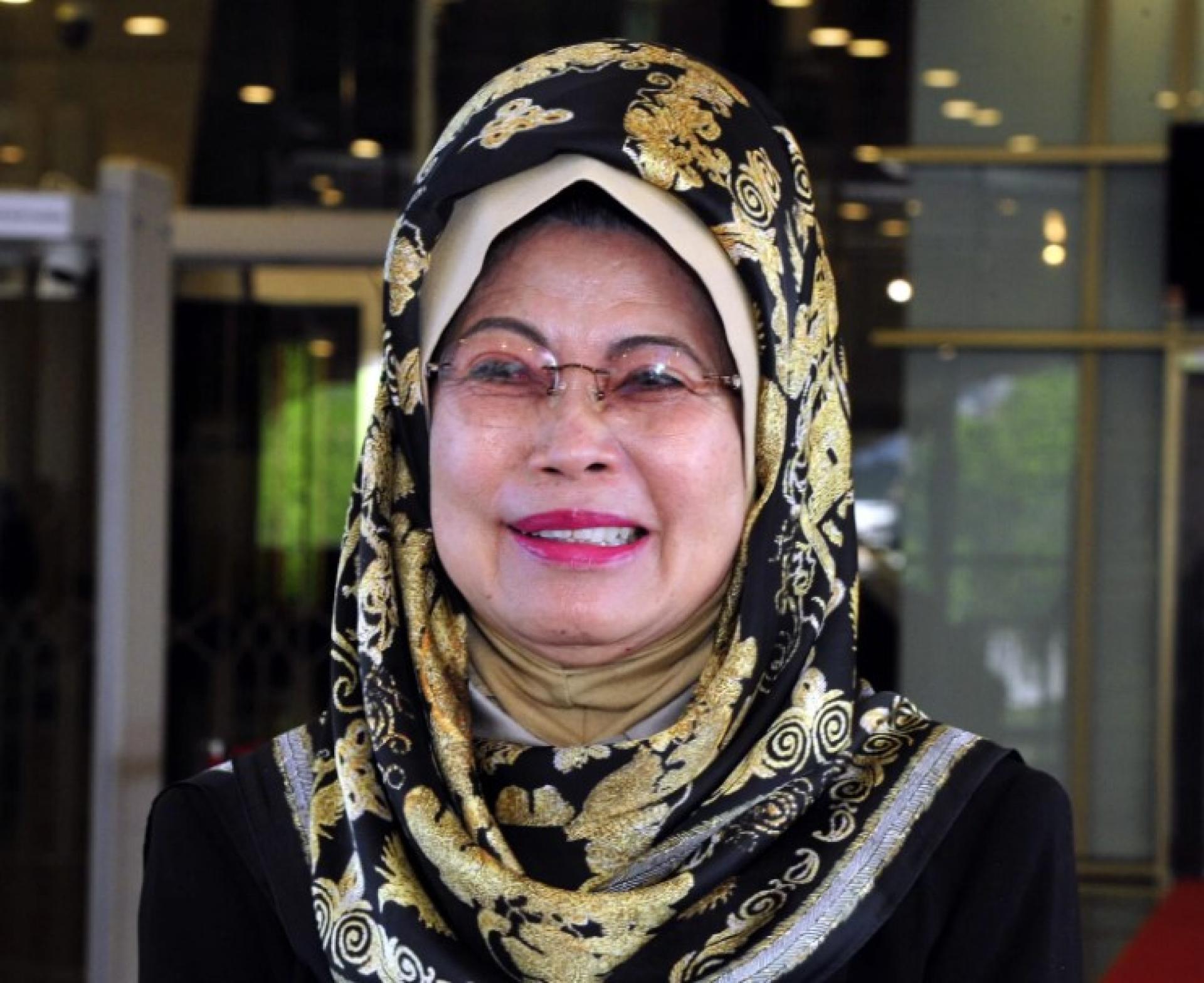 砂拉越妇女、儿童及社区福祉发展部长拿督斯里陈赛明。