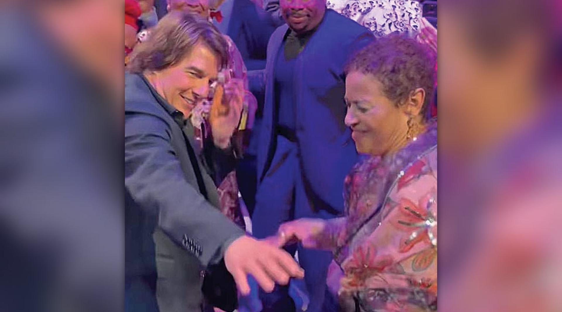 汤告鲁斯热舞提前庆祝获得奥斯卡奖。