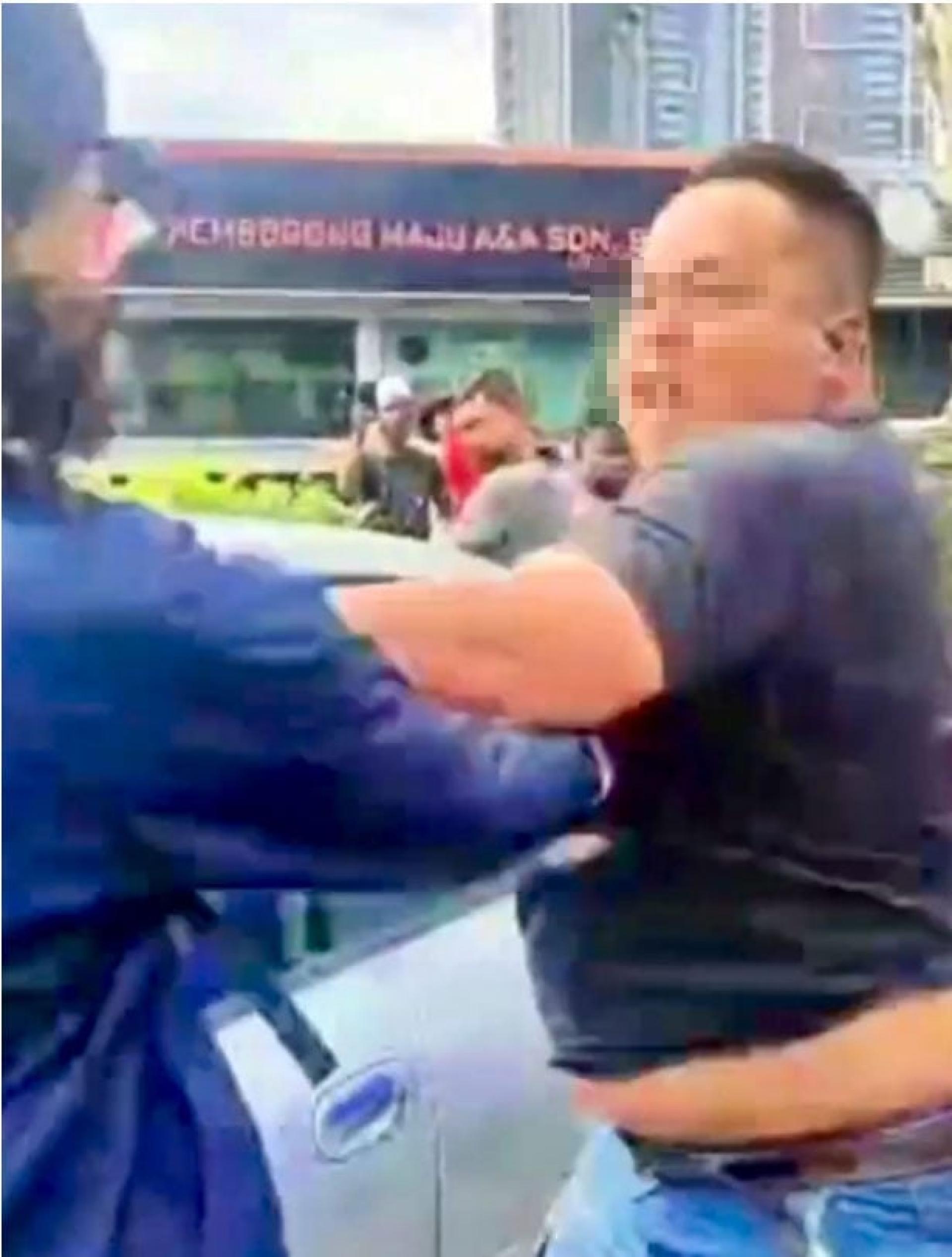 两名男子一言不合发生肢体冲突。