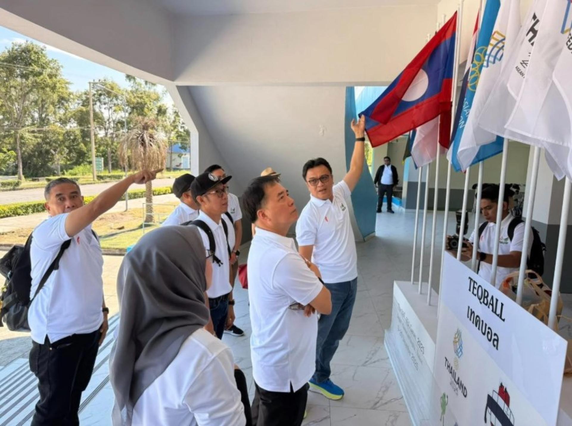 砂拉越代表团在泰国东运会场馆对标访问期间合影。