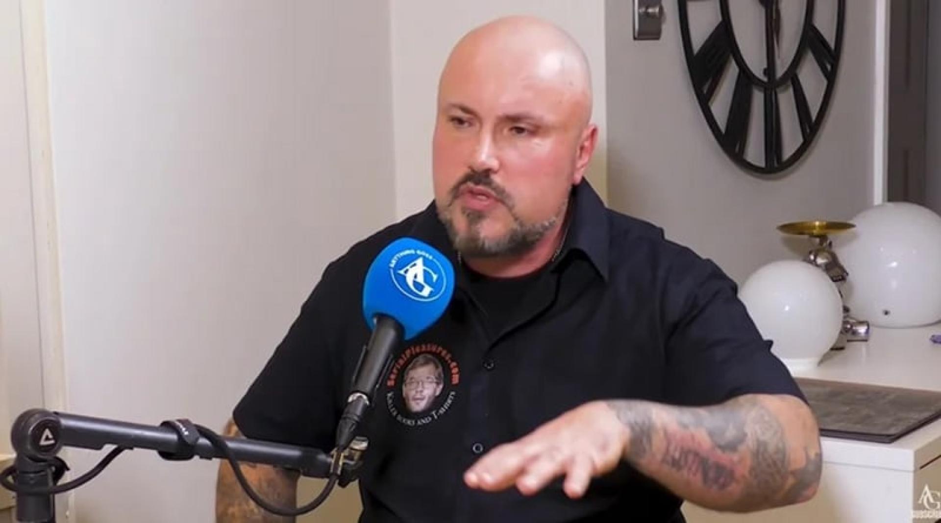 克洛克斯1997年遭判12年监禁，最终服刑7年多便获释。他近日接受访问所发的言论再度震撼法国社会。