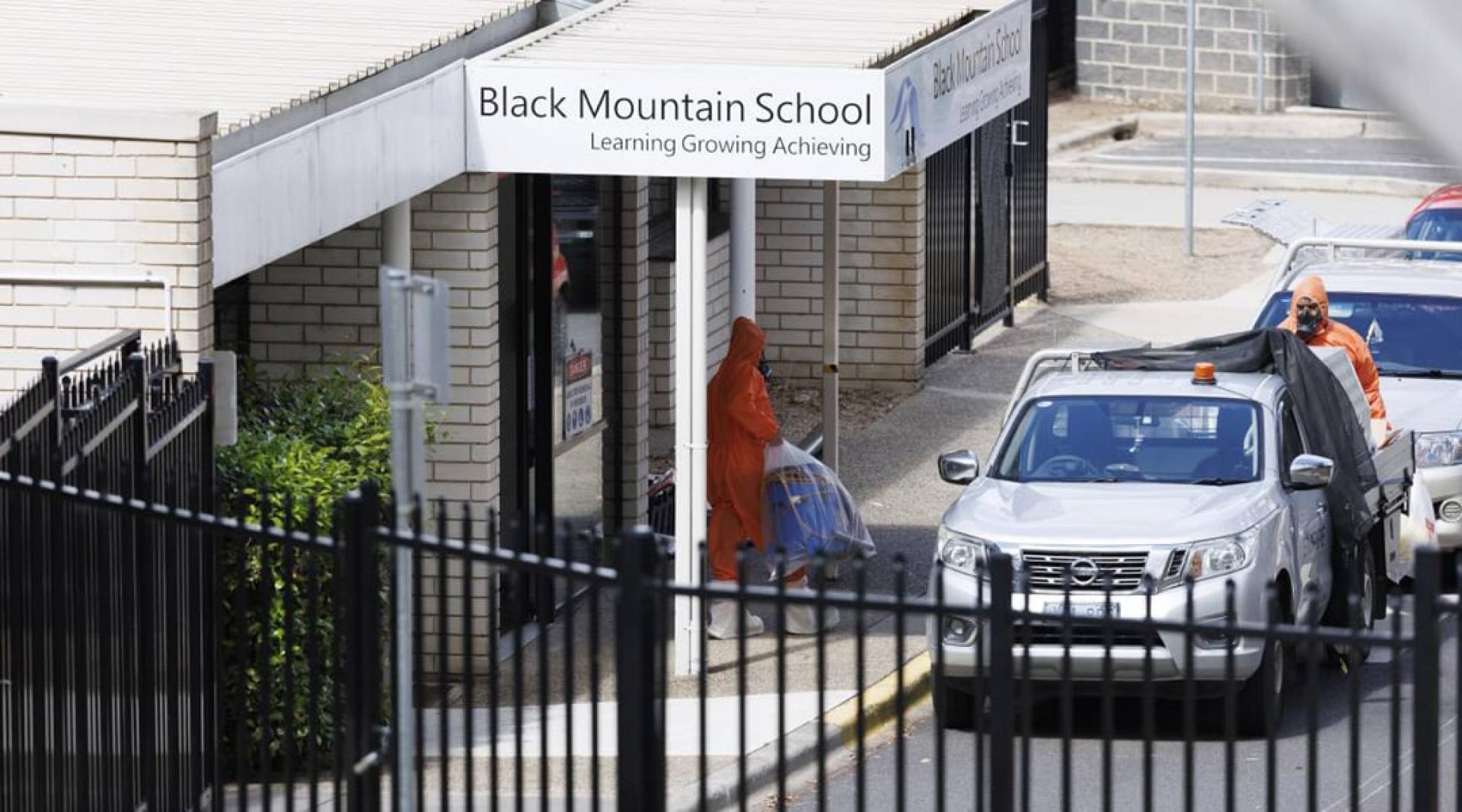 澳当局对涉及学校展开清理作业。