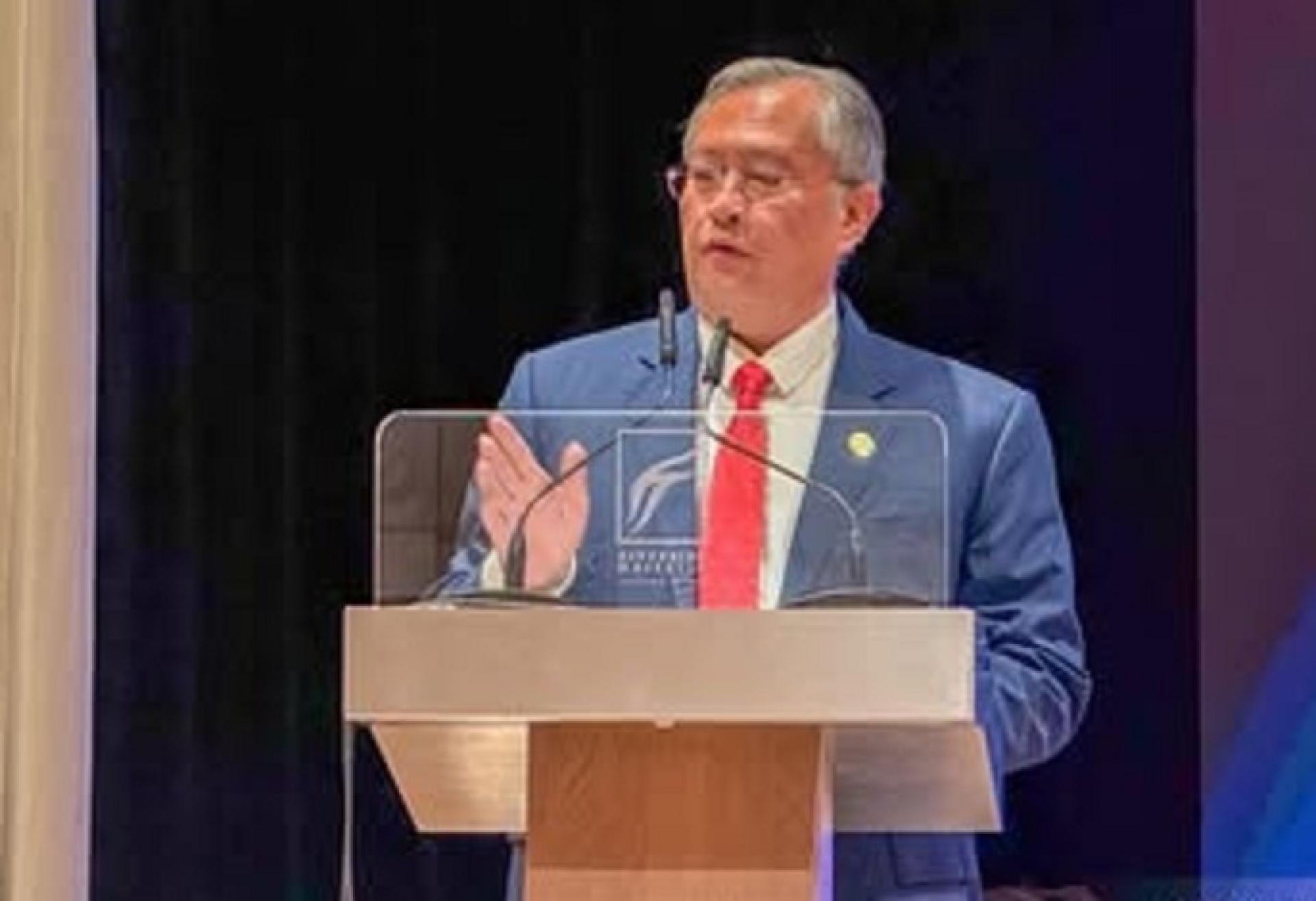 砂拉越州财政秘书拿督斯里旺利佐曼在活动上致词一瞥。