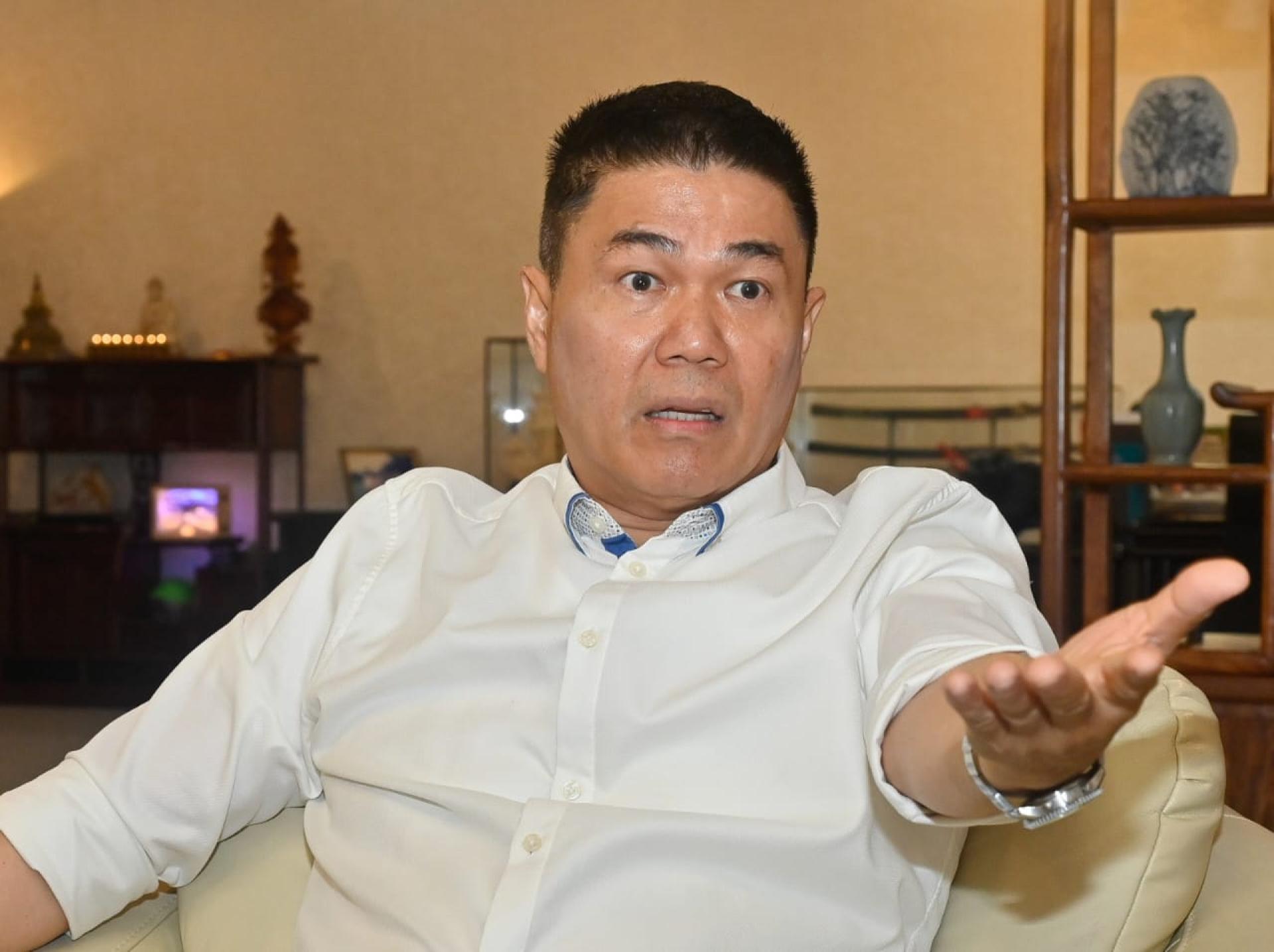 陈冠廷：我在保安巡逻后的半小时后到场，就发现两个匪徒。