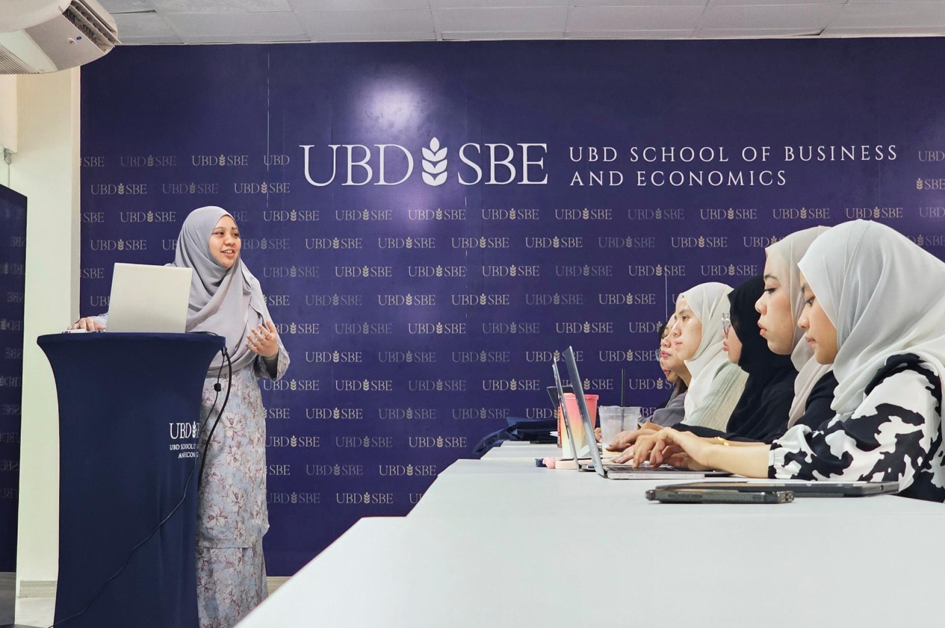 宣传讲座进行时影