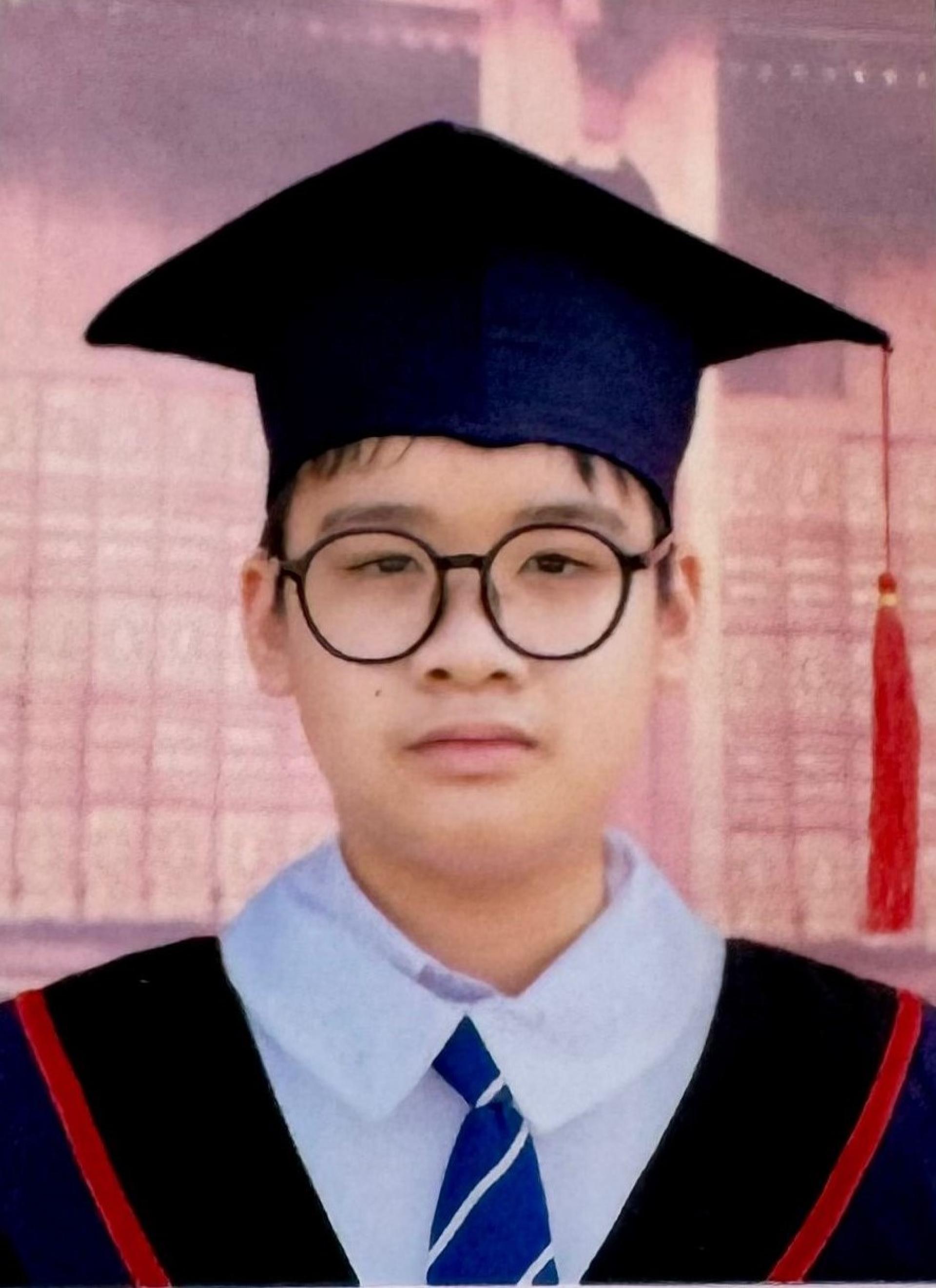 考获 5 科甲等的学生洪伟杰。