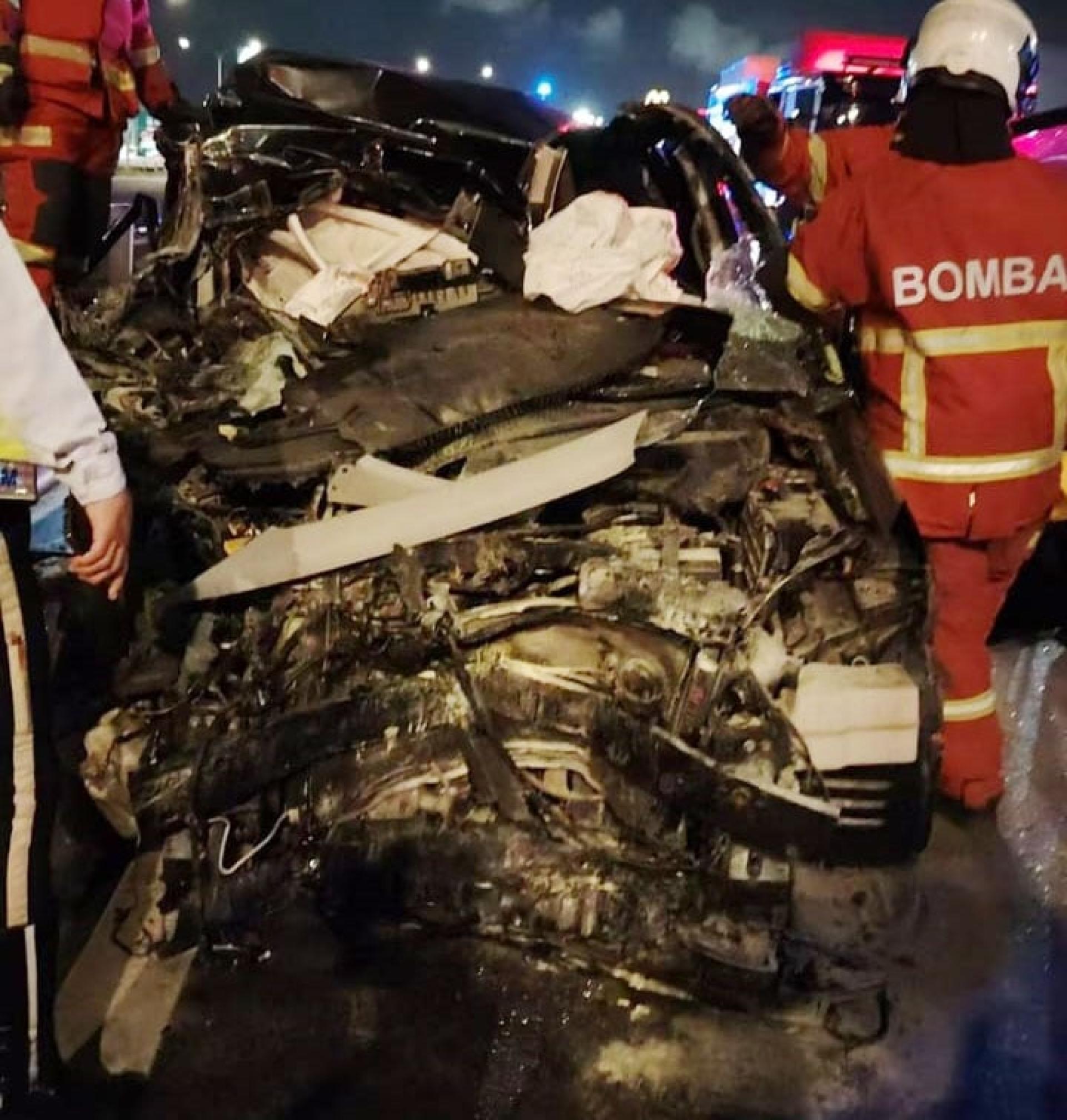 休旅车与罗里发生碰撞，车头毁不成型。