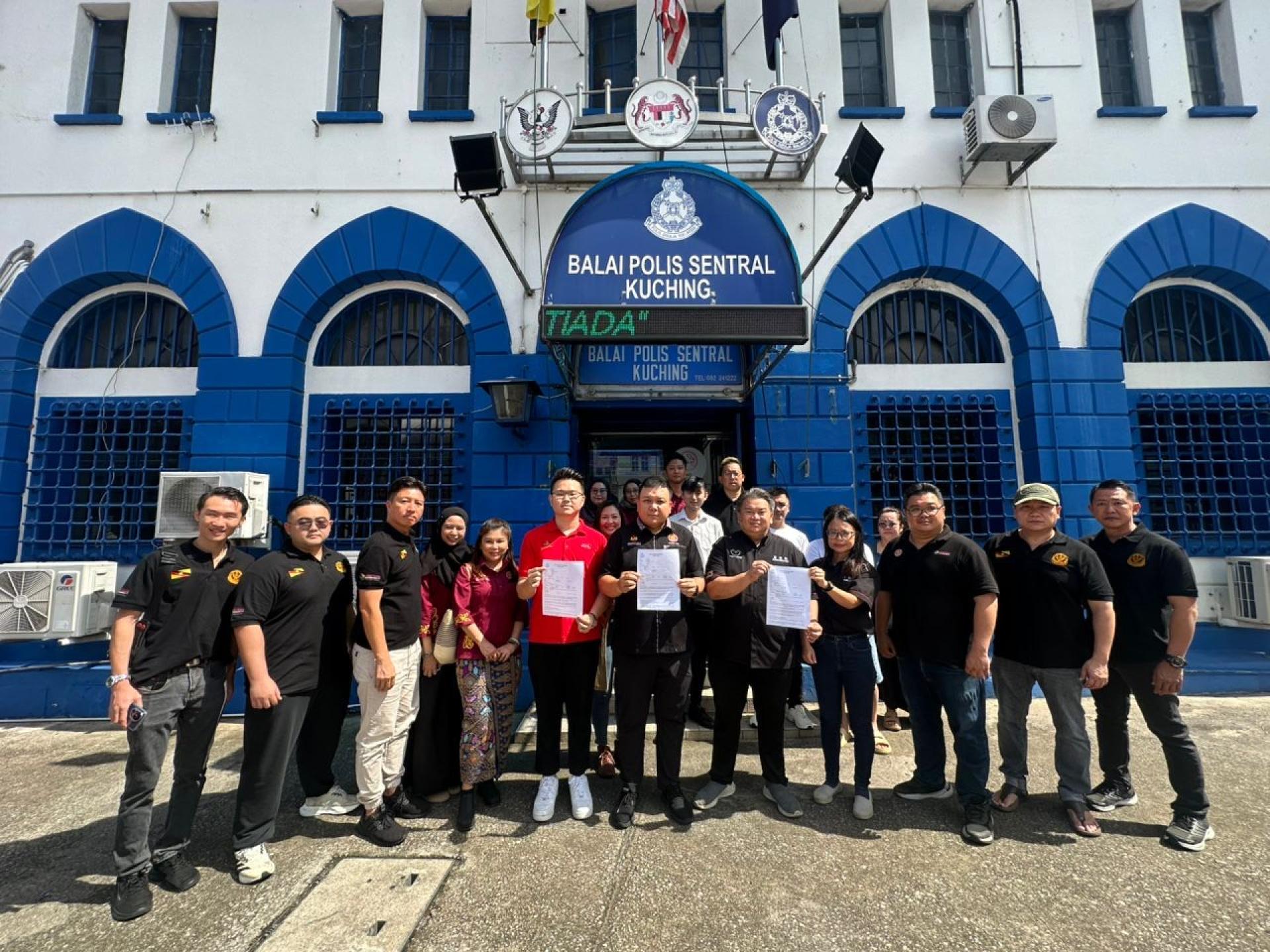 砂社青团就一名博主侮辱东马人语言而前往警局报案。