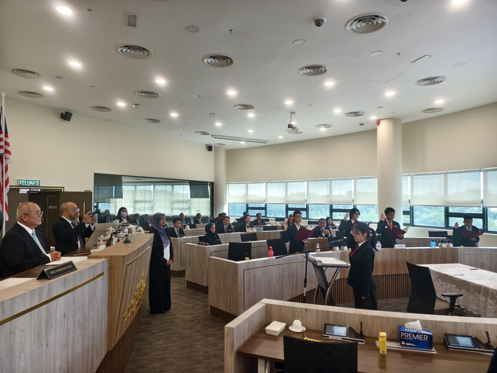 第二批少年市议员宣誓就职。